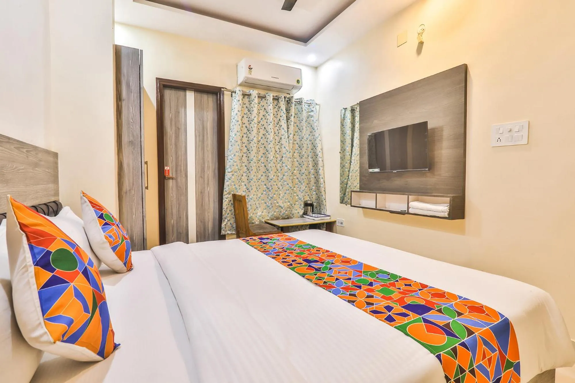 Bed in FabHotel LS Grand - Banaras Railway Station