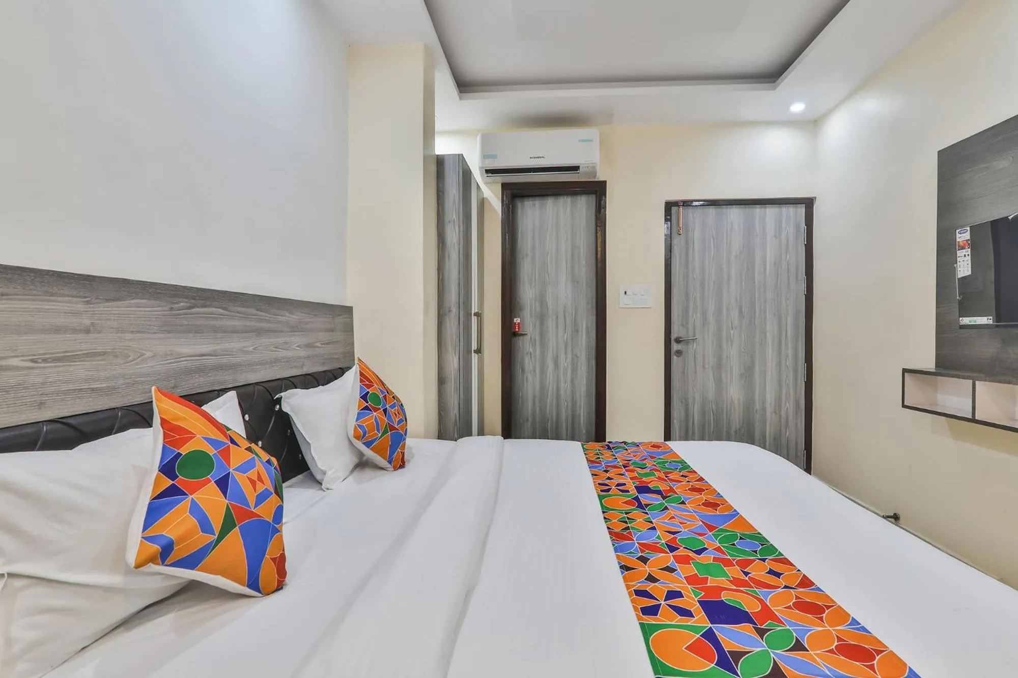 Bed in FabHotel LS Grand - Banaras Railway Station