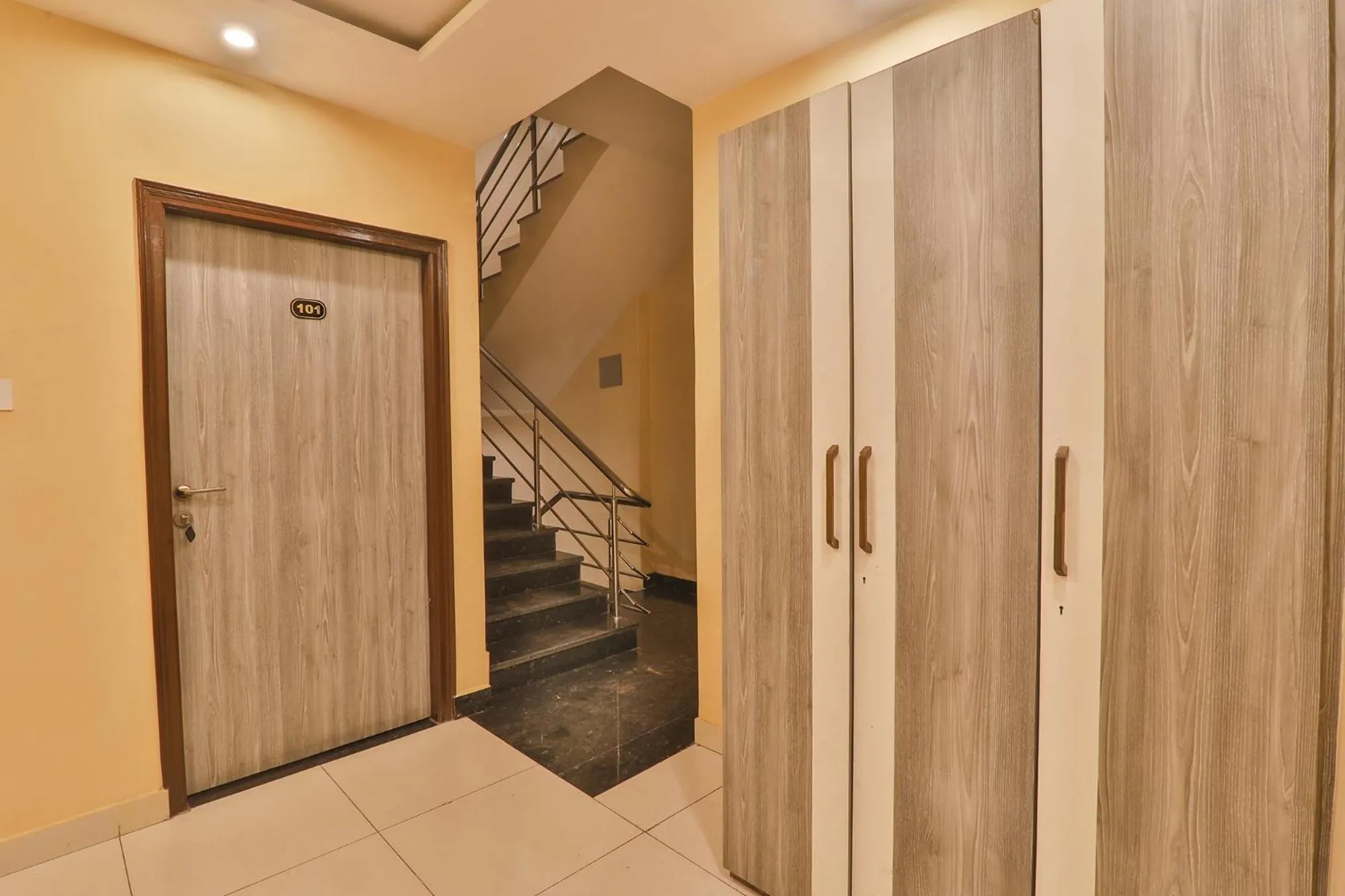 Lobby or reception in FabHotel LS Grand - Banaras Railway Station