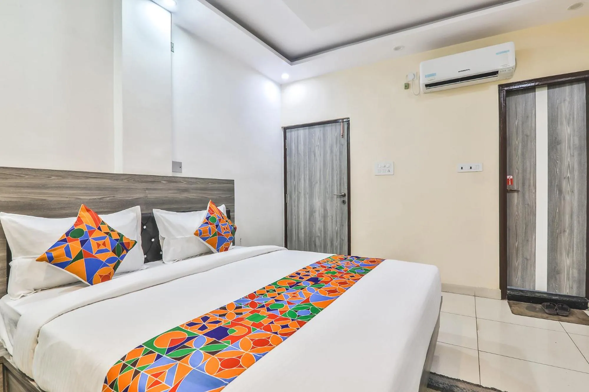 Bed in FabHotel LS Grand - Banaras Railway Station
