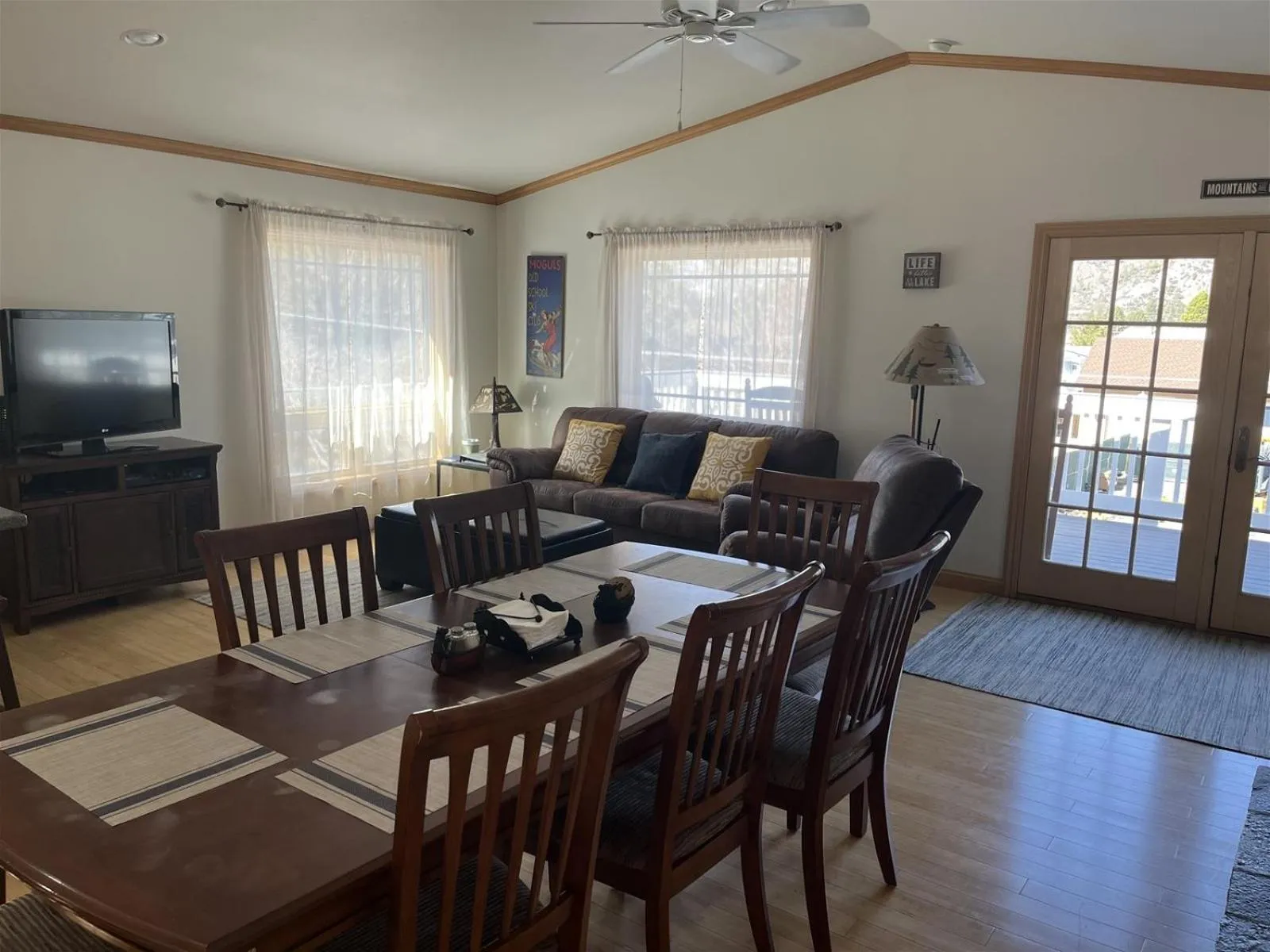 Living room in Rr-johnson Suite