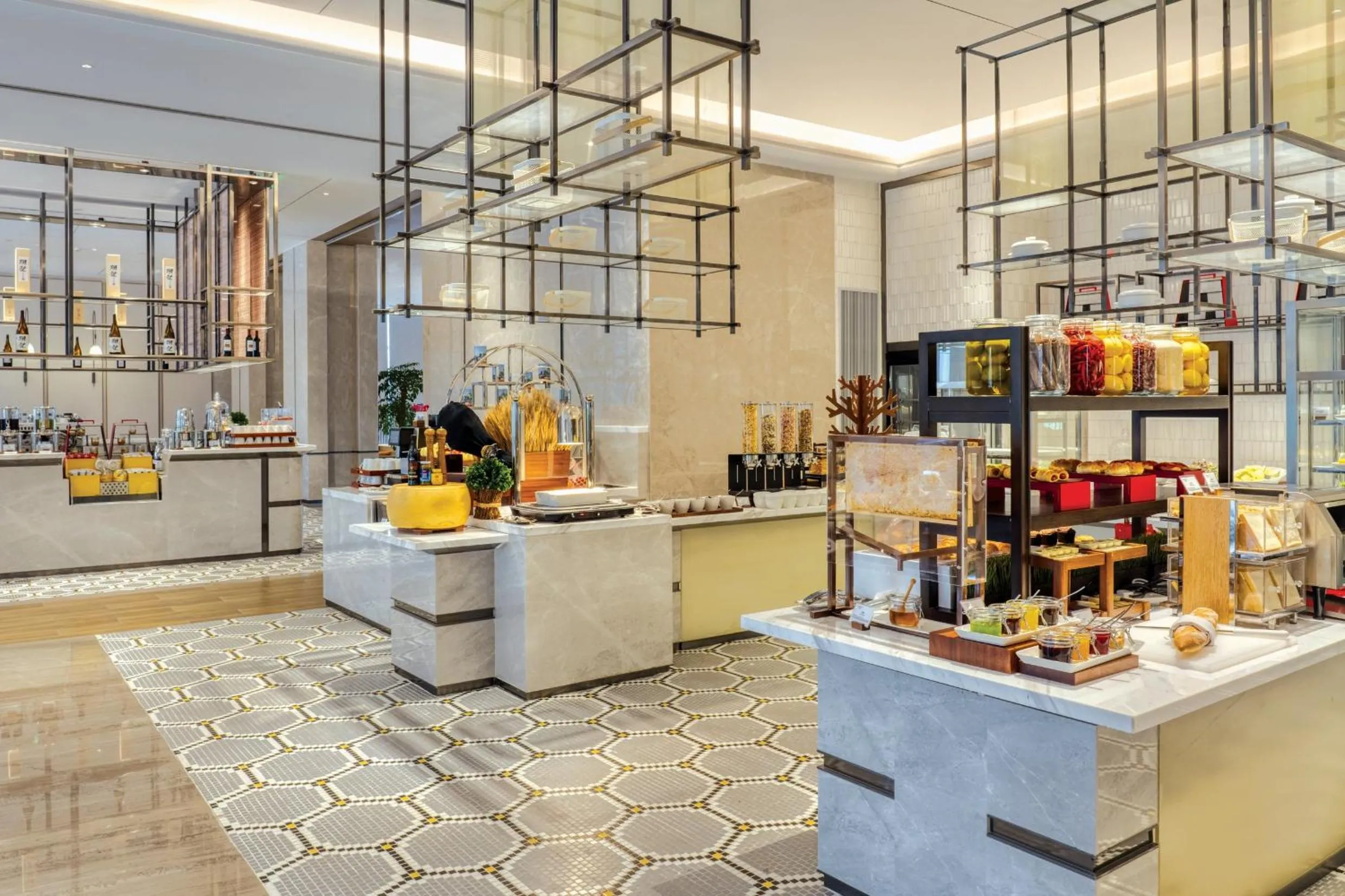 Restaurant/places to eat in Crowne Plaza Lanzhou New Area by IHG