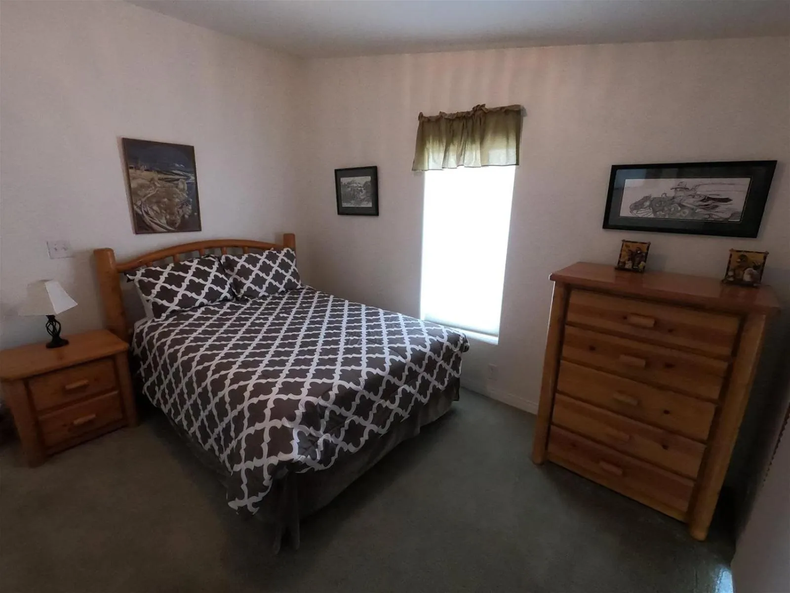 Living room, Bed in Rr-kenton Hs