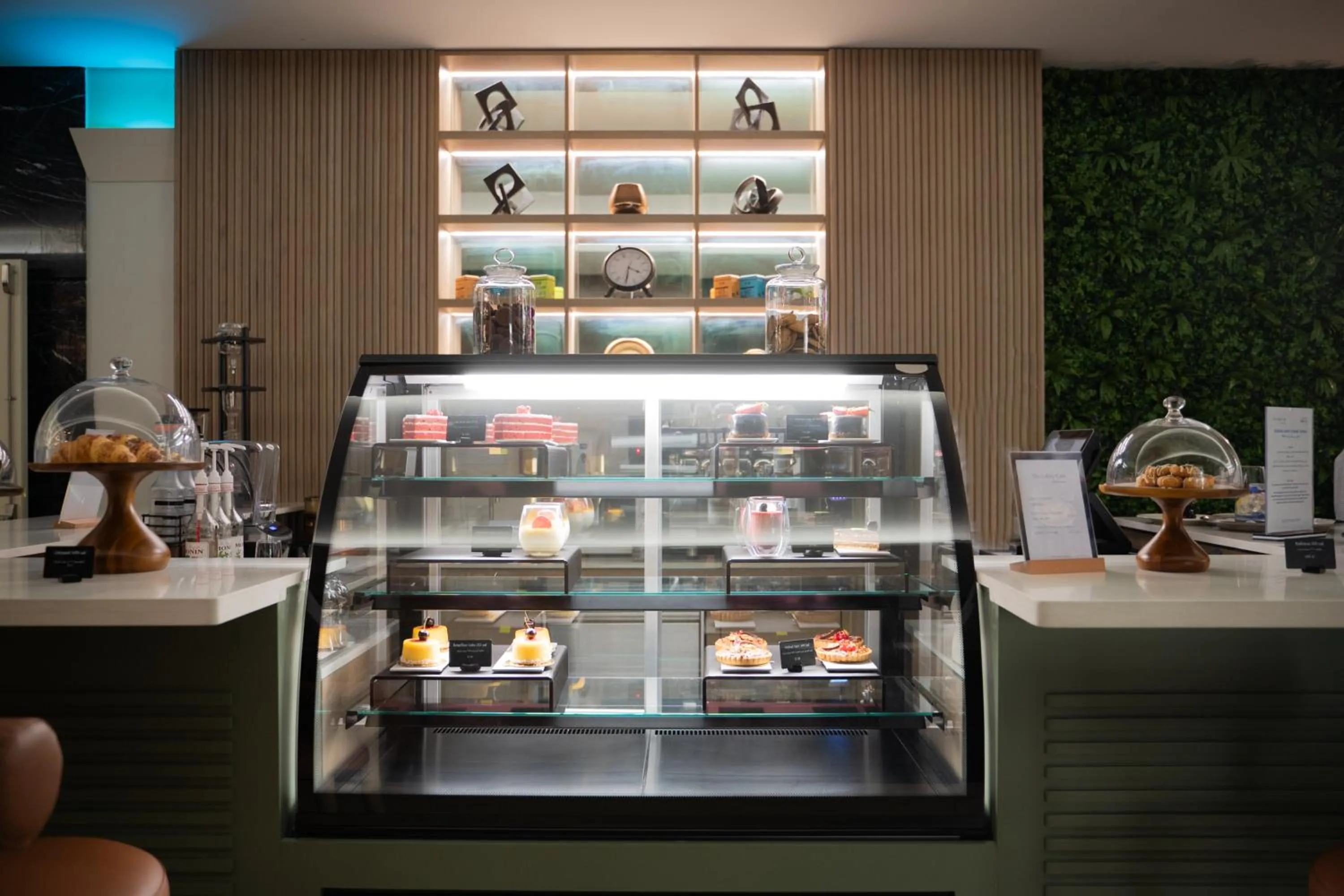 Restaurant/places to eat in Rotana Al Manakha Madinah