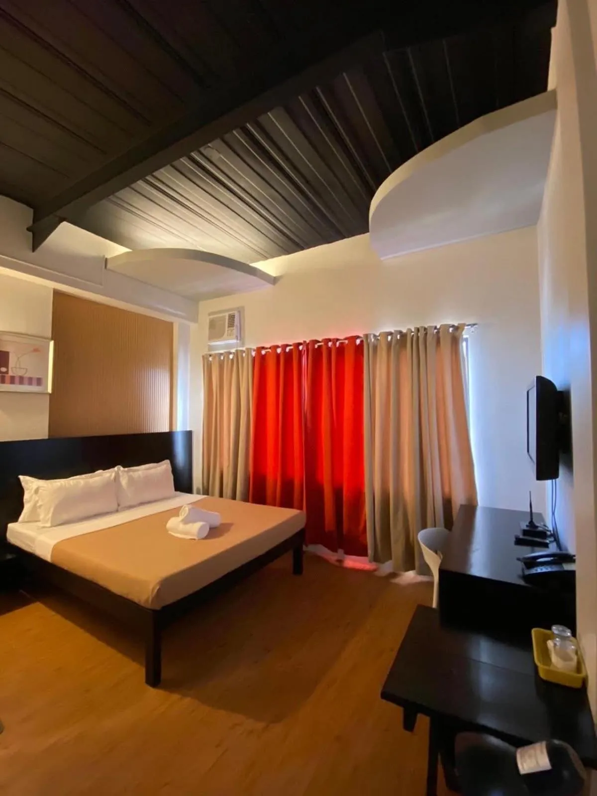 Bed in First Pacific Inn Davao