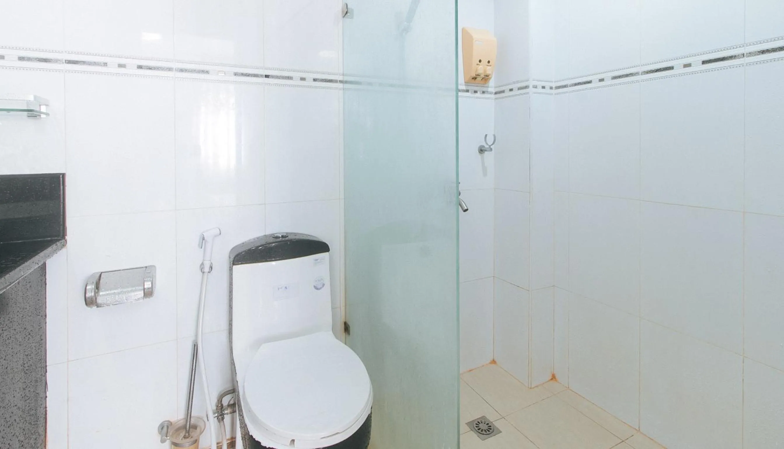 Shower in Stay Inn Station 2 Boracay by RedDoorz