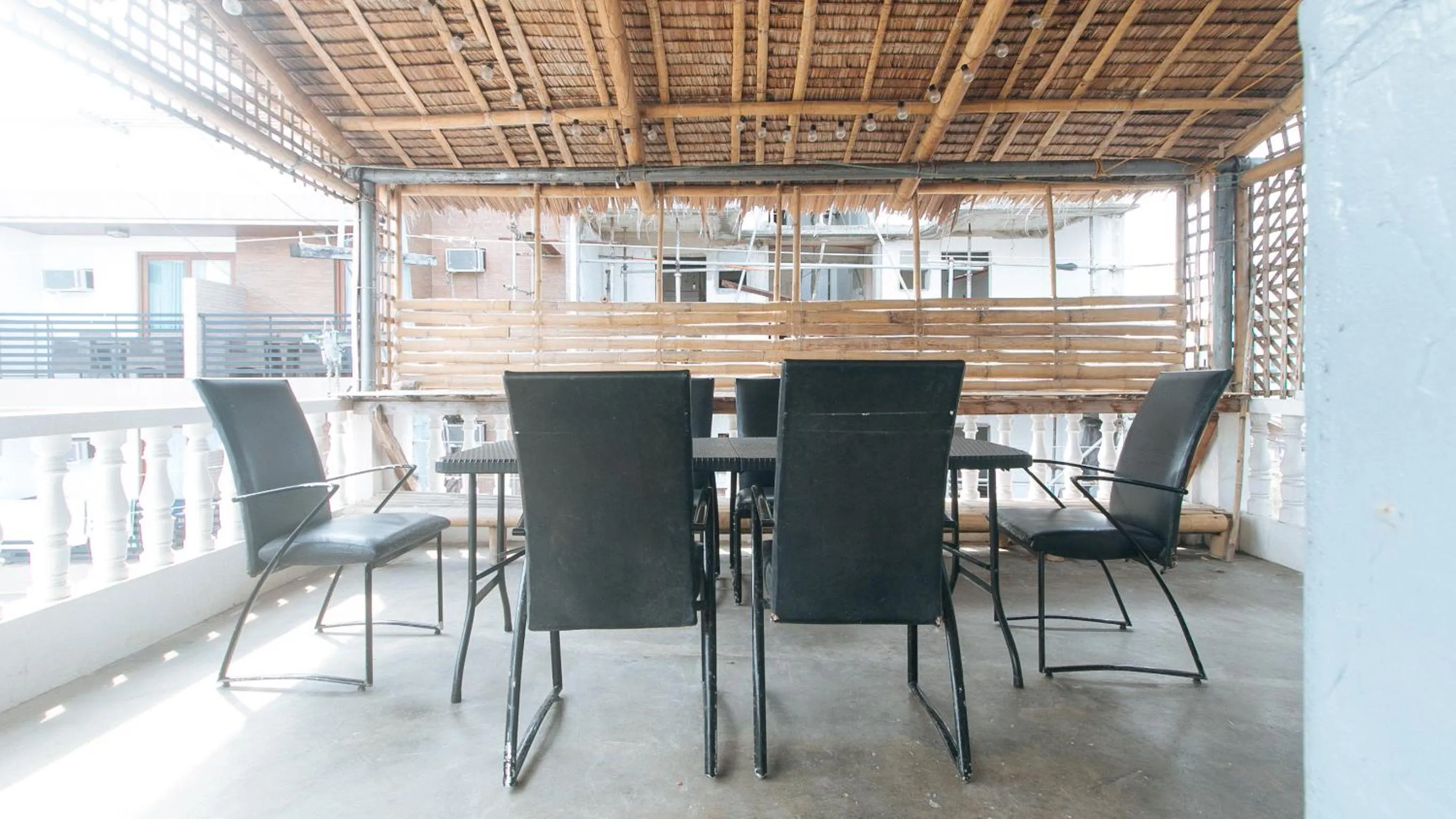 Dining area in Stay Inn Station 2 Boracay by RedDoorz
