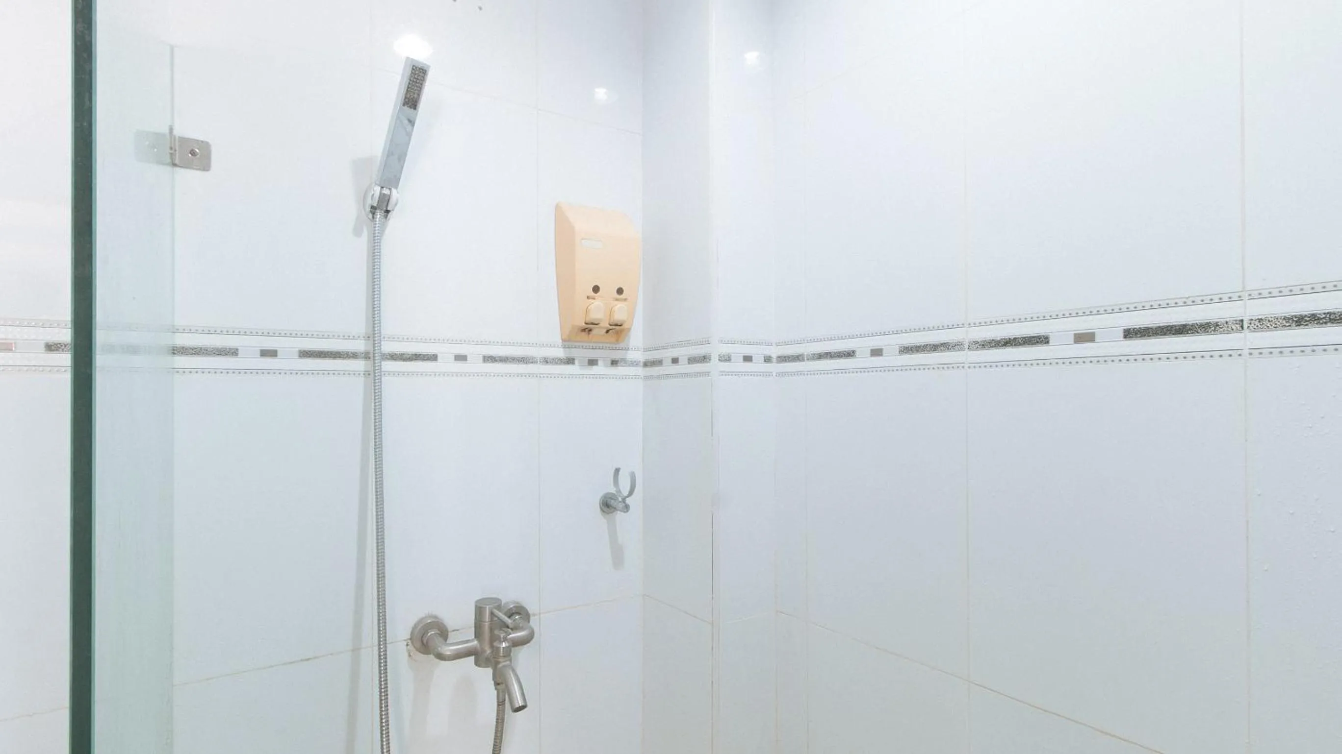 Shower in Stay Inn Station 2 Boracay by RedDoorz