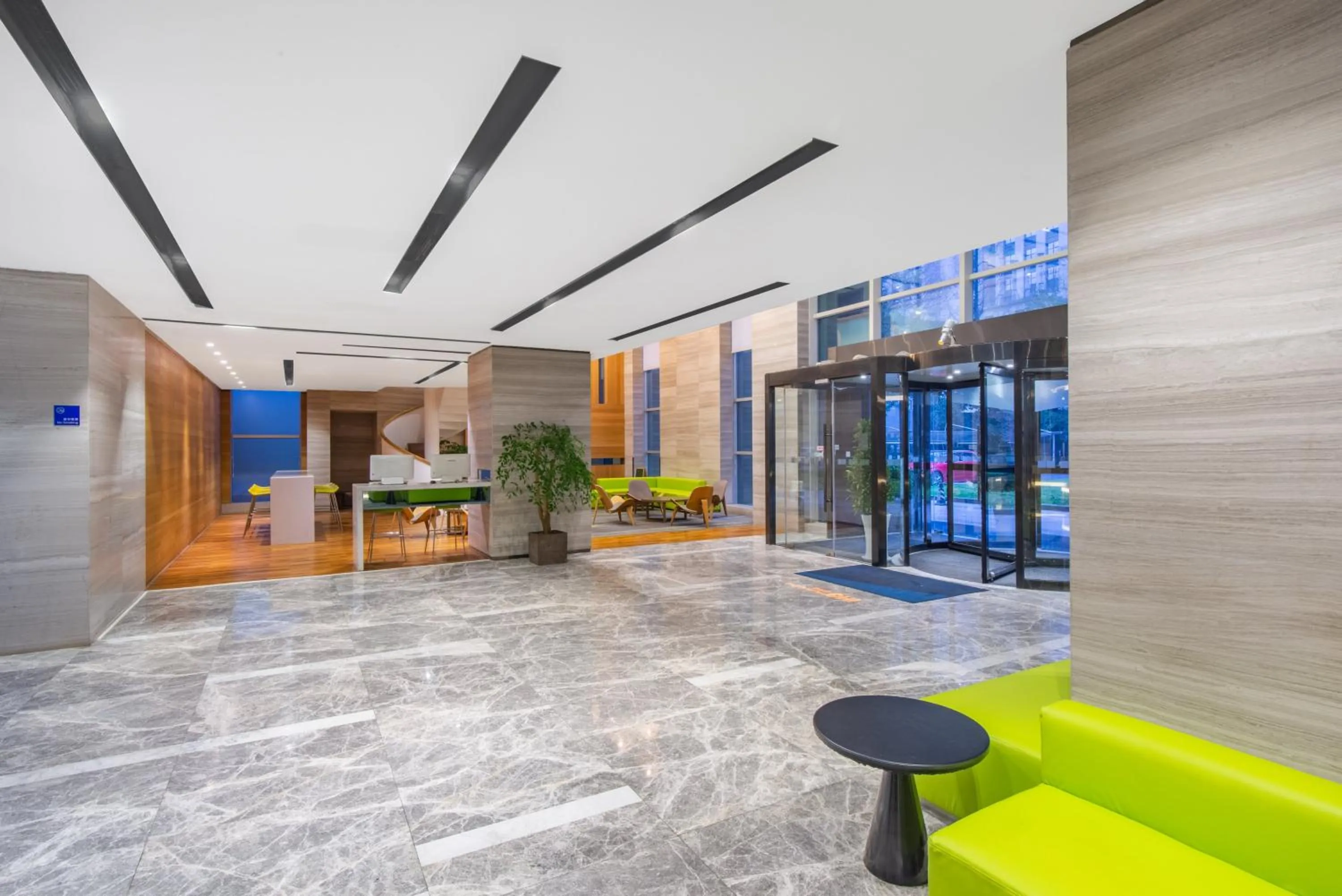 Property building in Holiday Inn Express Hangzhou Huanglong