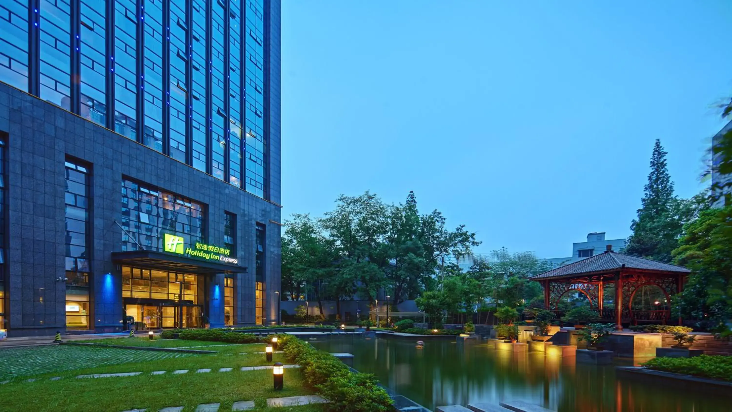 Property building in Holiday Inn Express Hangzhou Huanglong Property building in Holiday Inn Express Hangzhou Huanglong