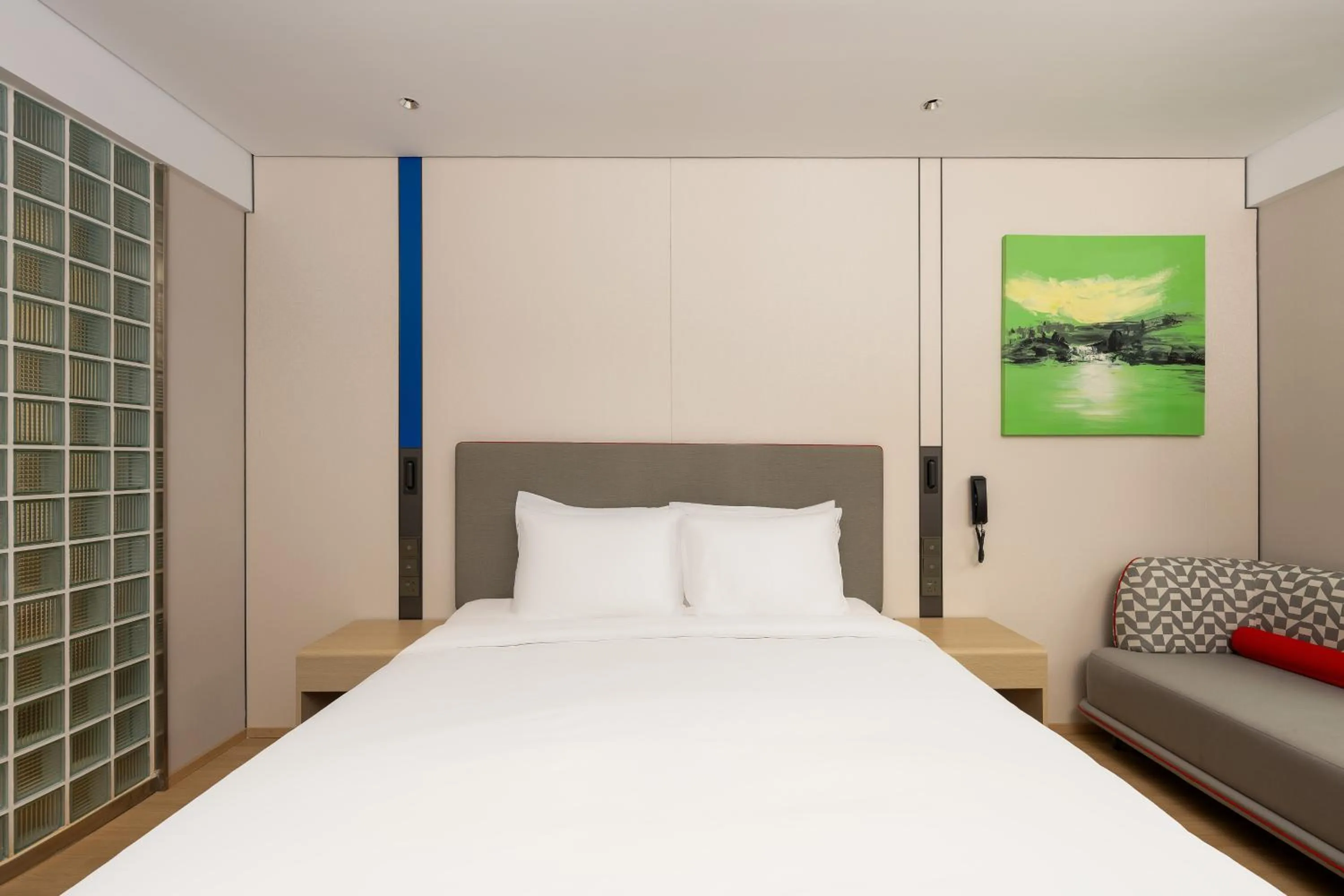 Bed in Holiday Inn Express Hangzhou Huanglong