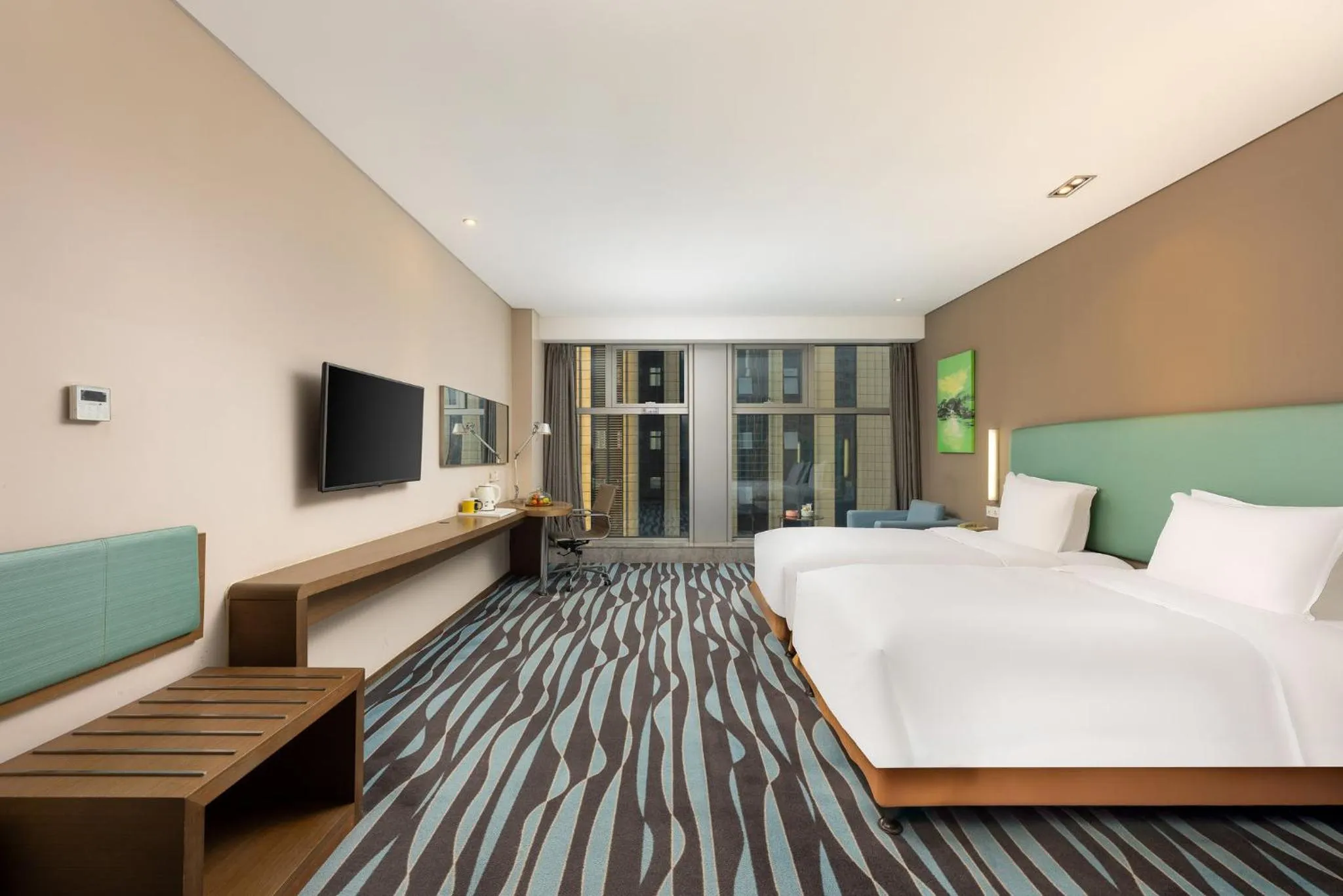 Photo of the whole room, Bed in Holiday Inn Express Hangzhou Huanglong