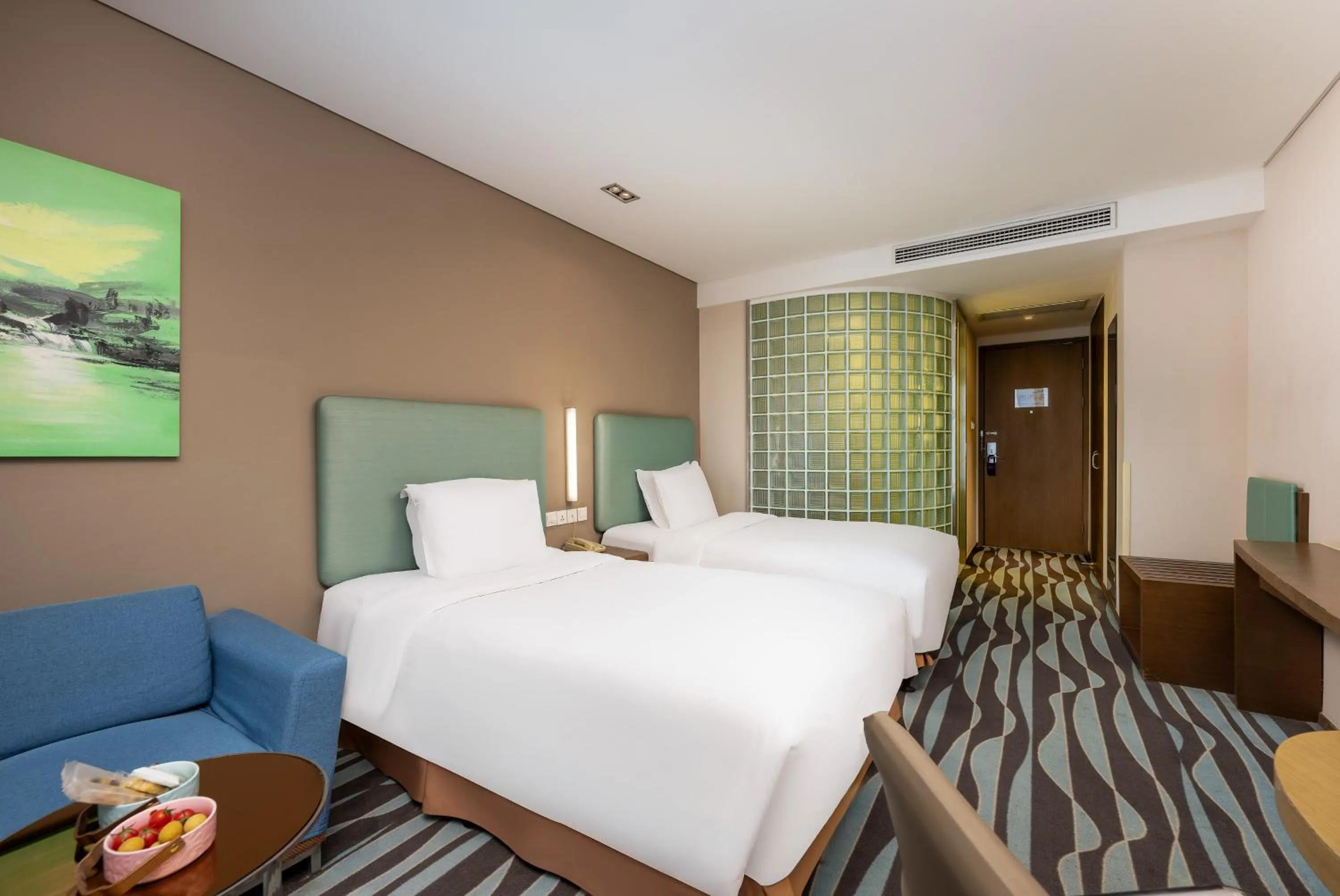 Bedroom, Bed in Holiday Inn Express Hangzhou Huanglong