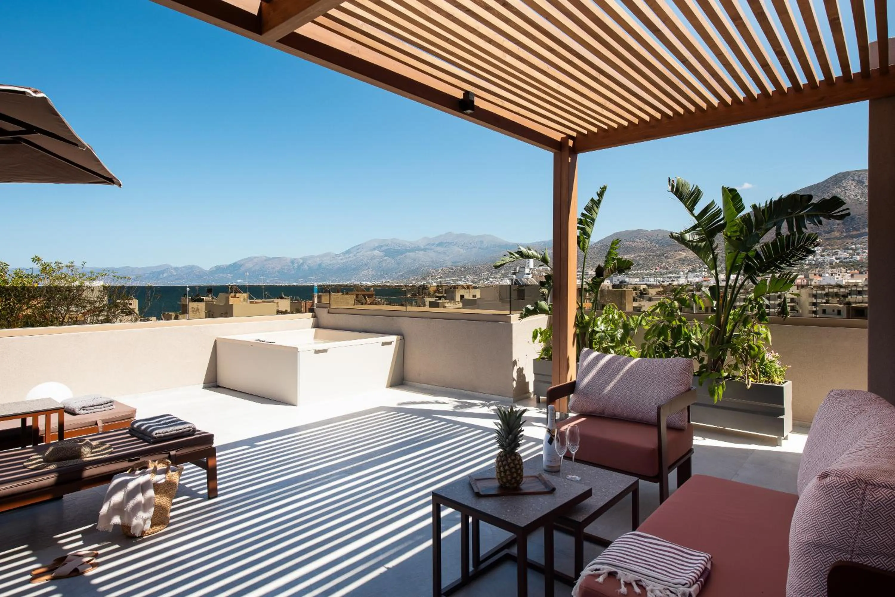 Hot Tub in Cosmeen Lifestyle Boutique Stay