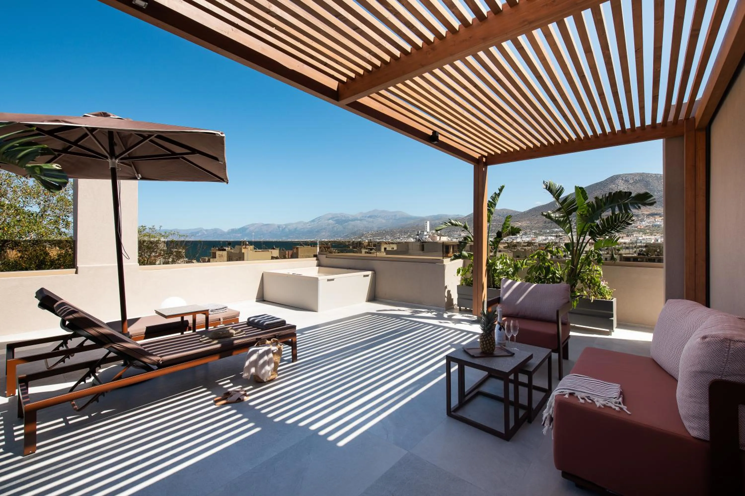 Hot Tub in Cosmeen Lifestyle Boutique Stay