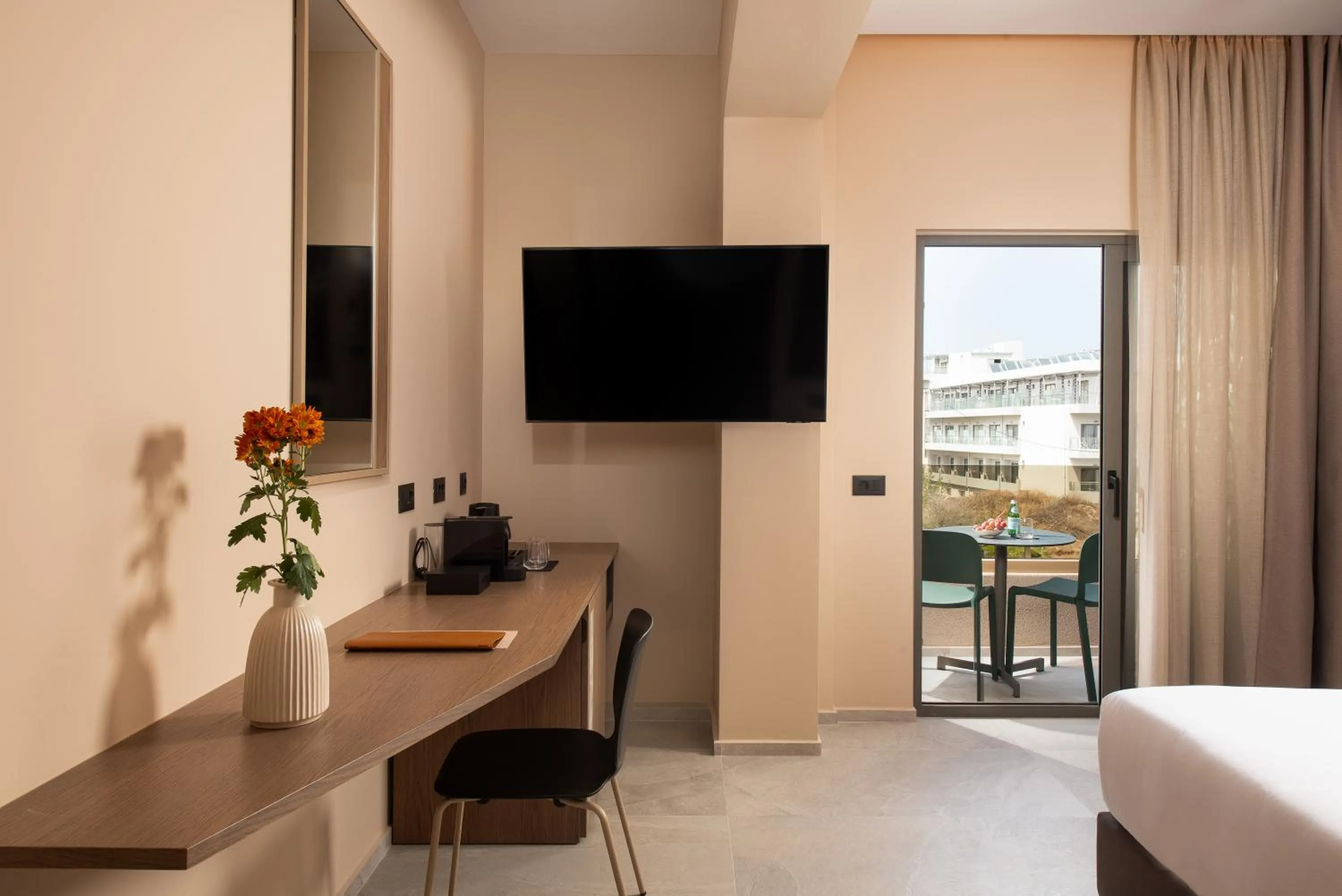 TV and multimedia, Bed in Cosmeen Lifestyle Boutique Stay