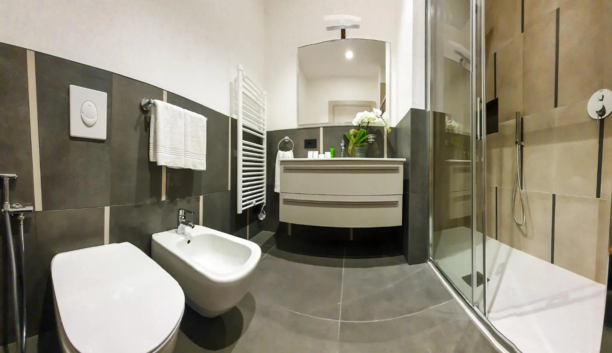 Shower in Emerald Green Residence