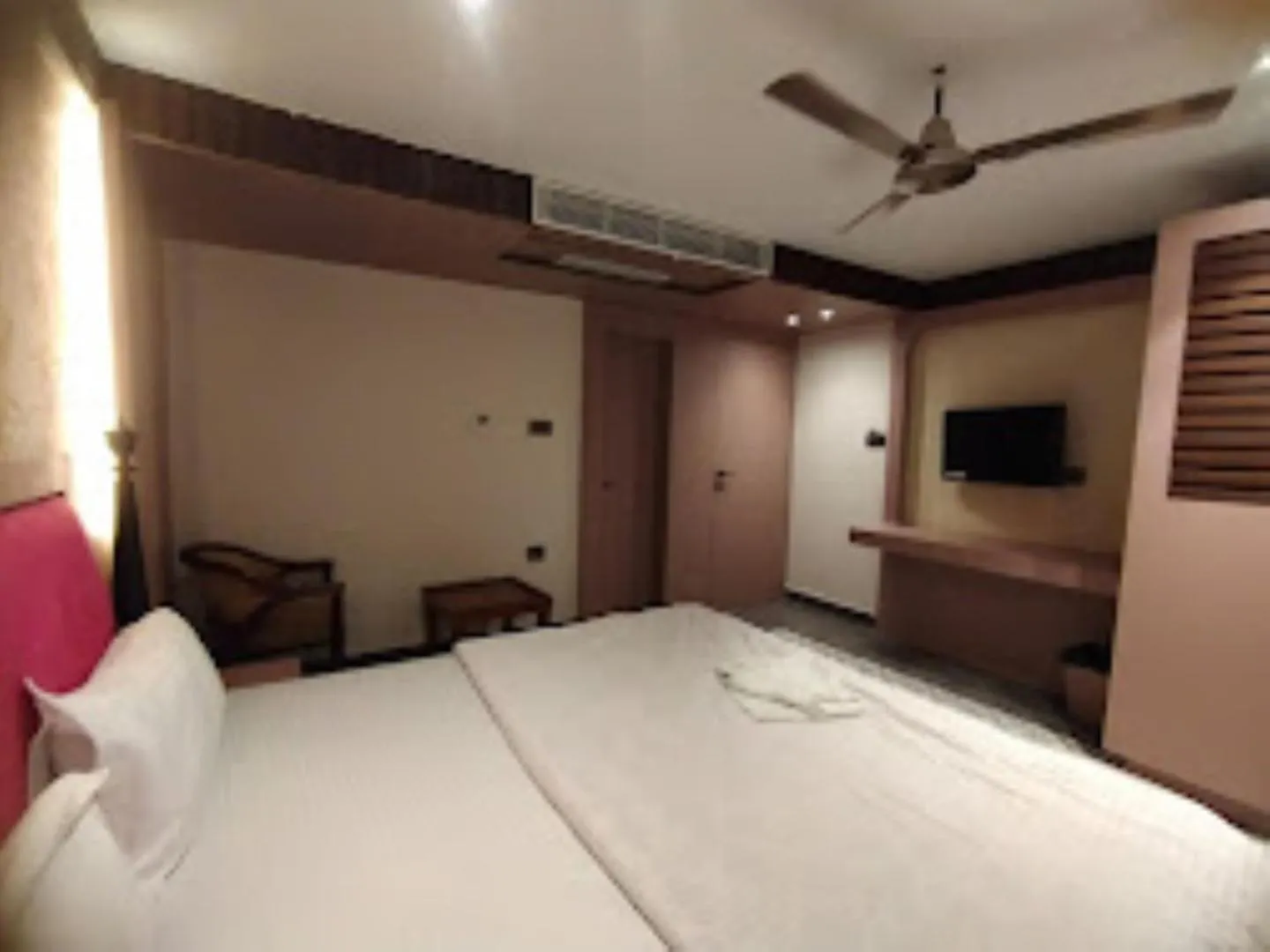 Communal lounge/ TV room, Bed in Hotel The Palassio , Kanpur