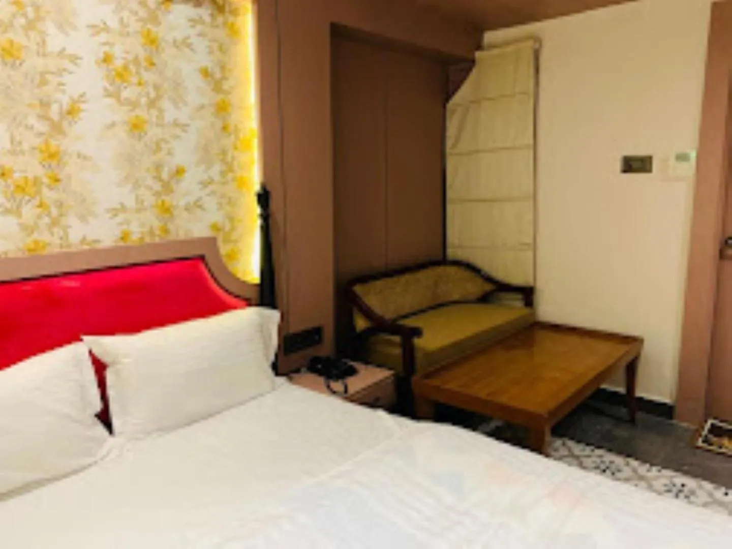 Bed in Hotel The Palassio , Kanpur