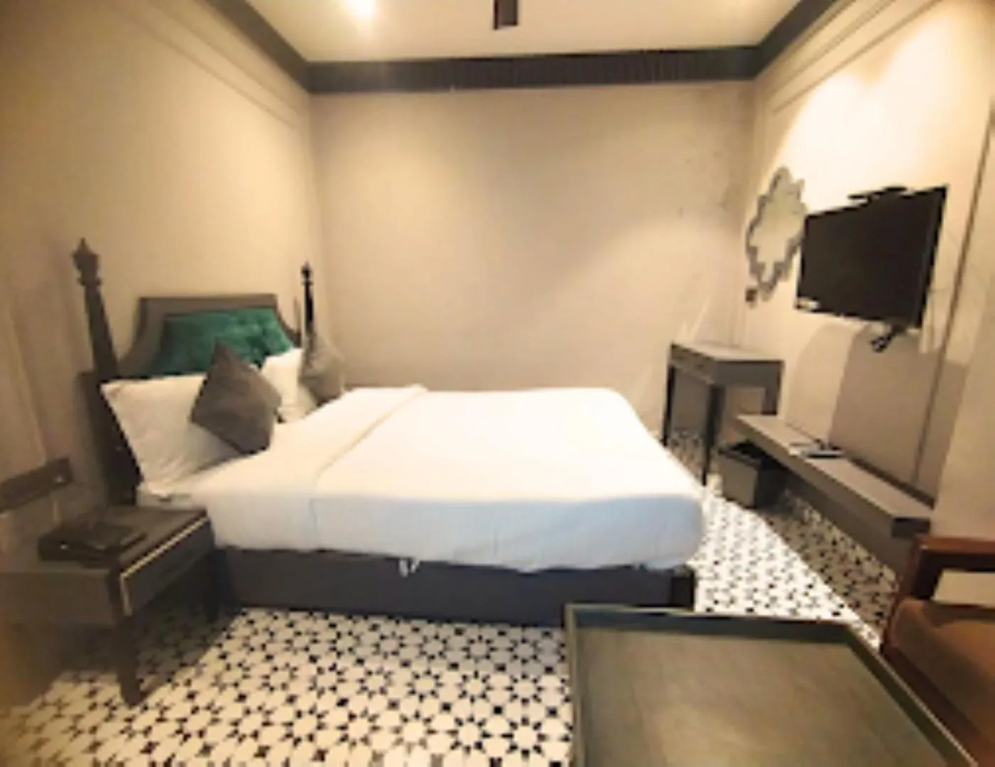 Communal lounge/ TV room, Bed in Hotel The Palassio , Kanpur