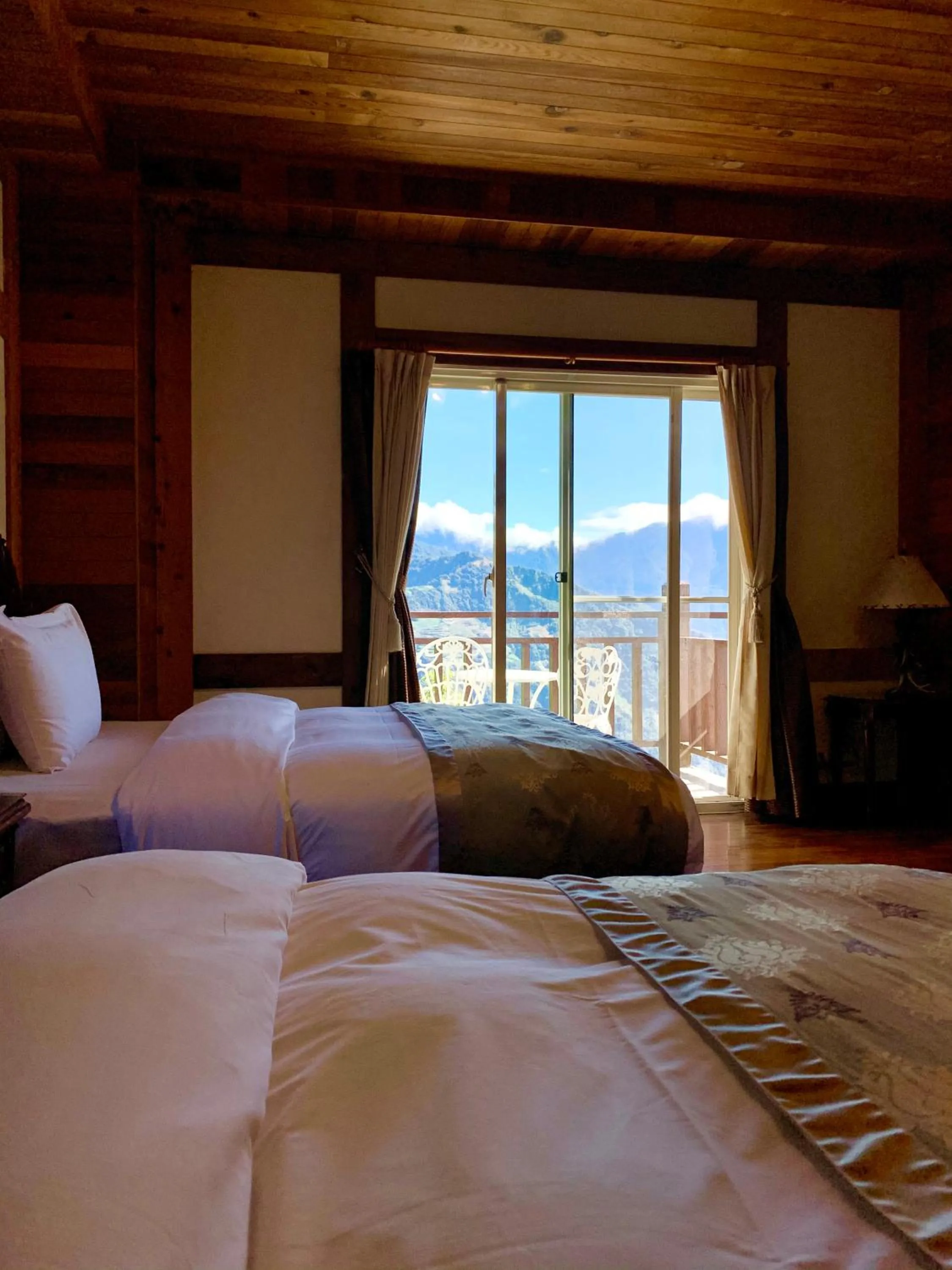 Bed in The Cotswolds Villa