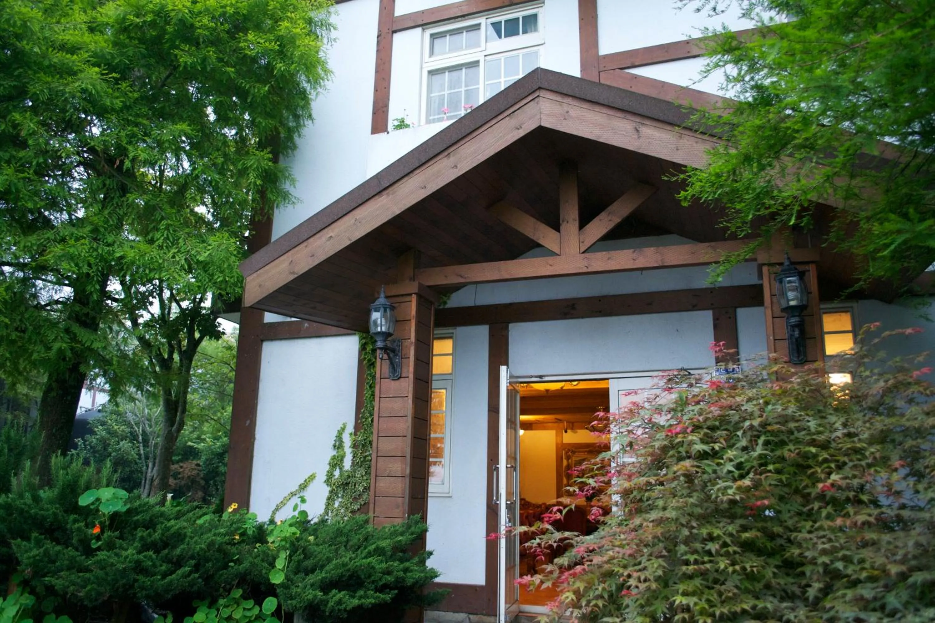 Facade/entrance in The Cotswolds Villa