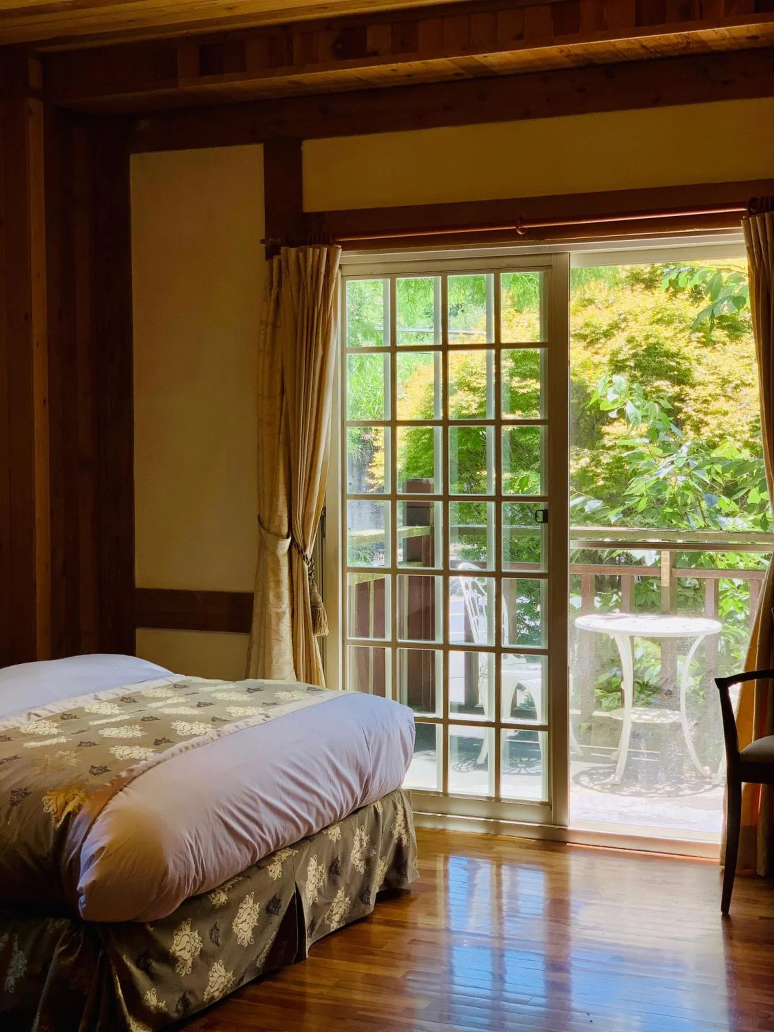 Photo of the whole room, Bed in The Cotswolds Villa