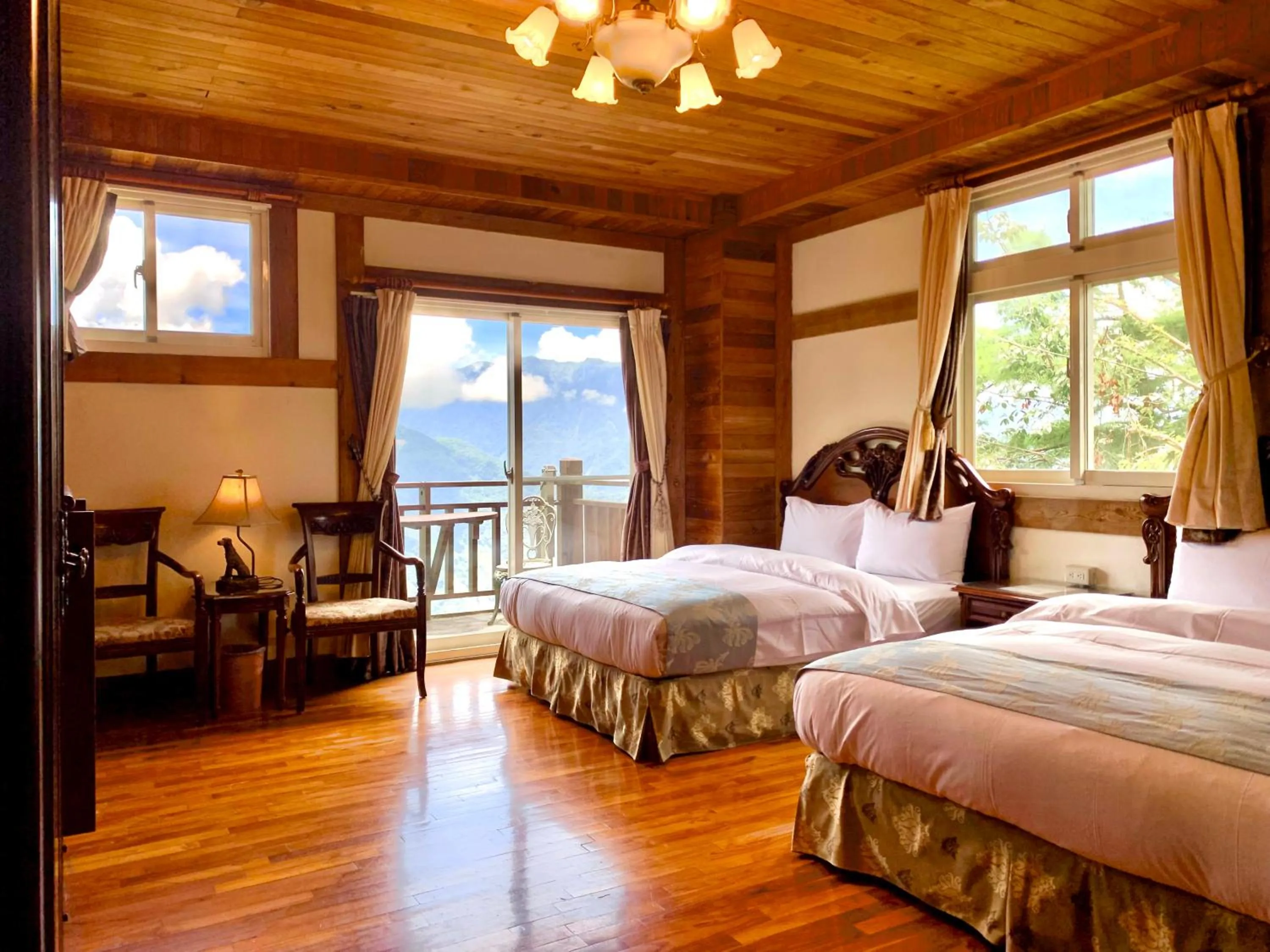 Bedroom, Bed in The Cotswolds Villa