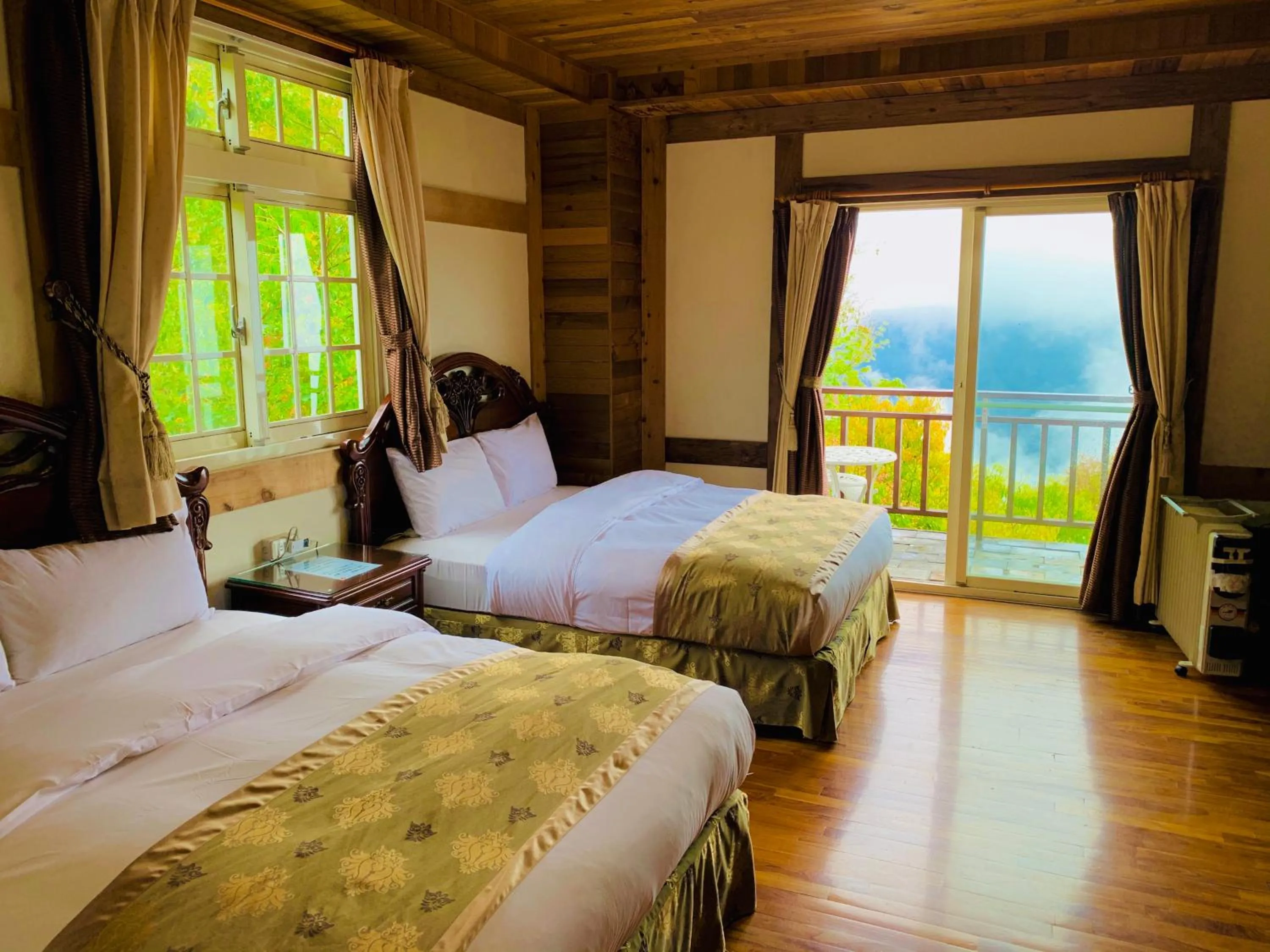 Bed in The Cotswolds Villa