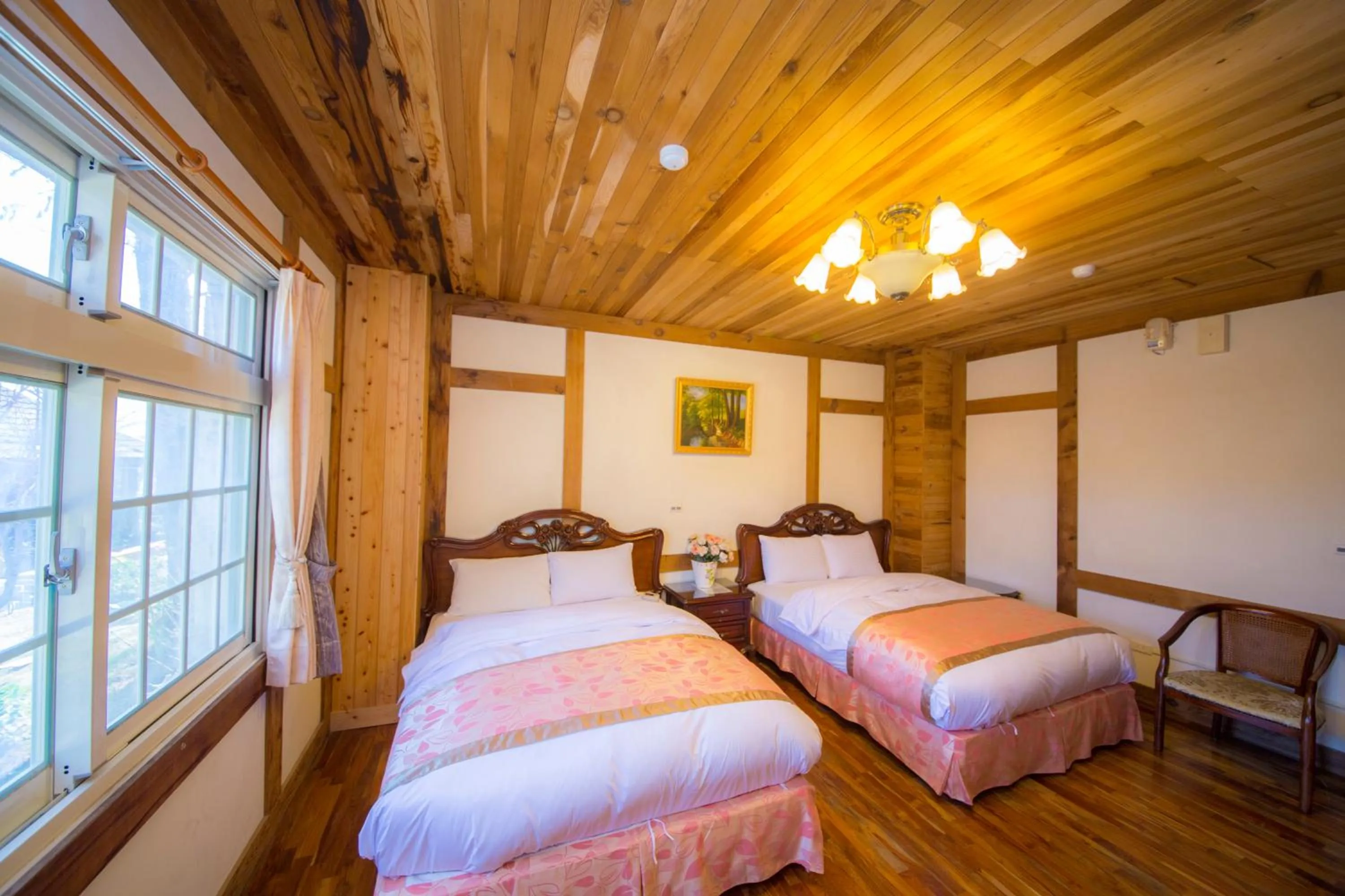 Photo of the whole room, Bed in The Cotswolds Villa