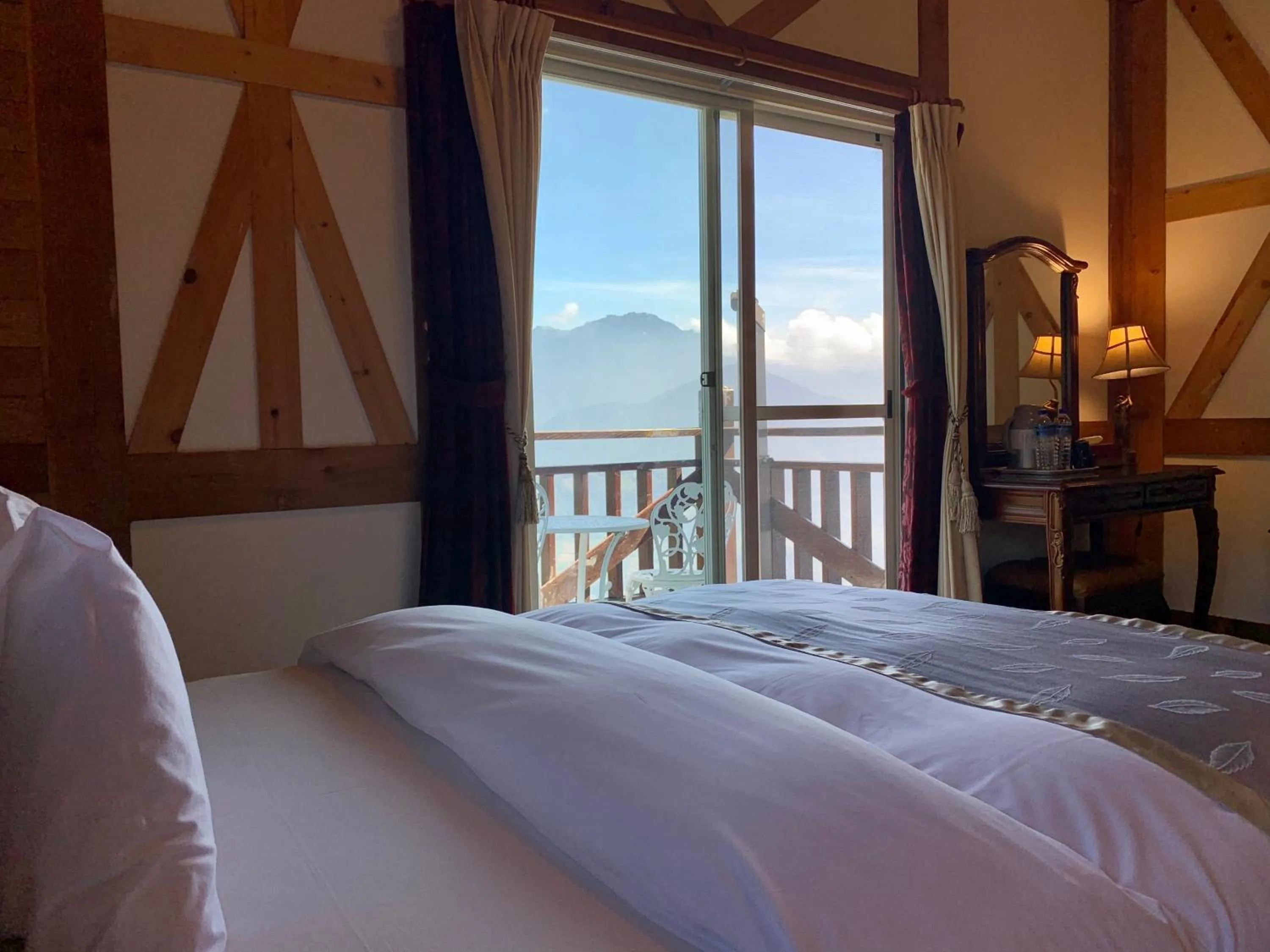 Bed in The Cotswolds Villa