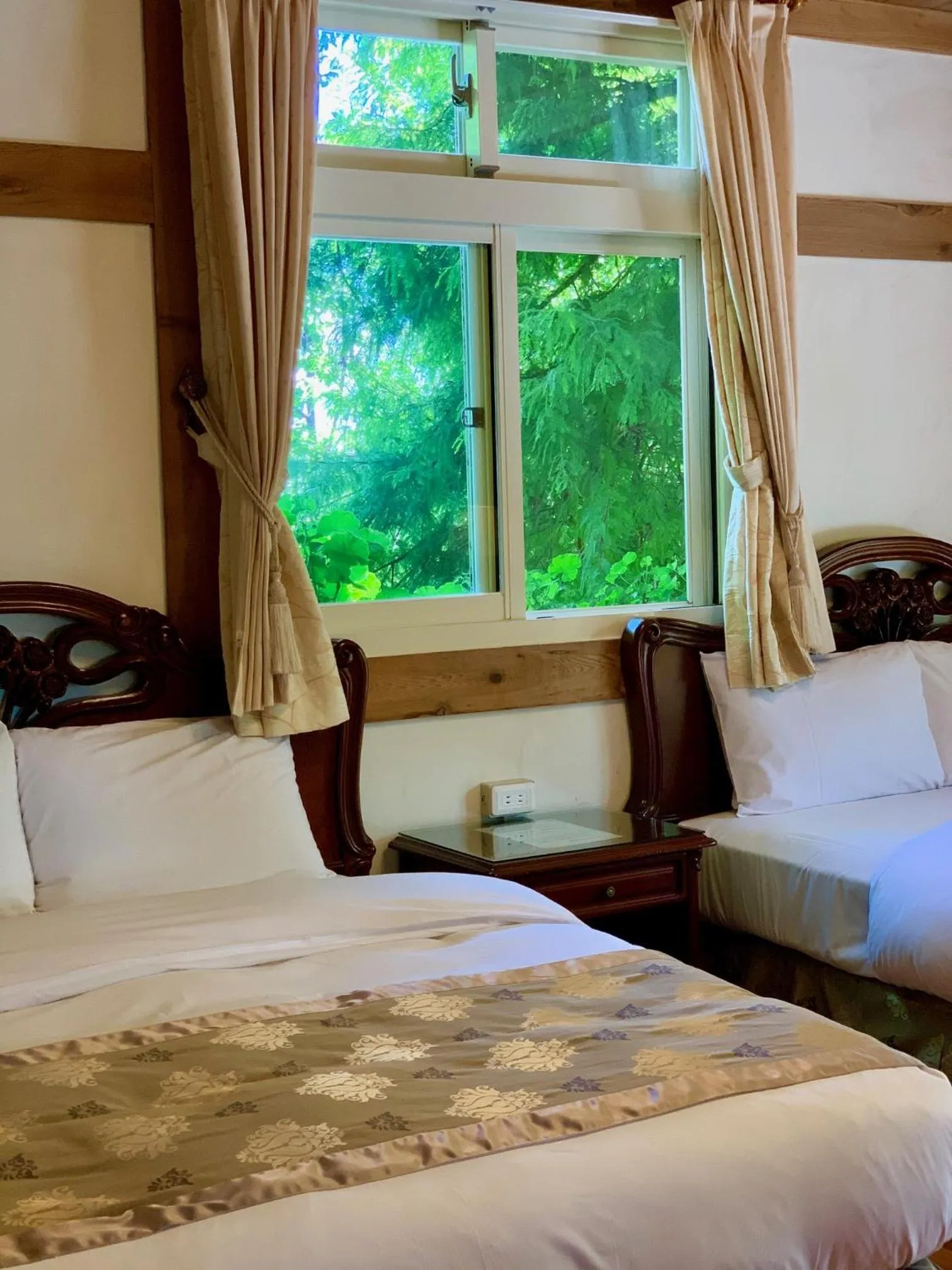 Bedroom, Bed in The Cotswolds Villa
