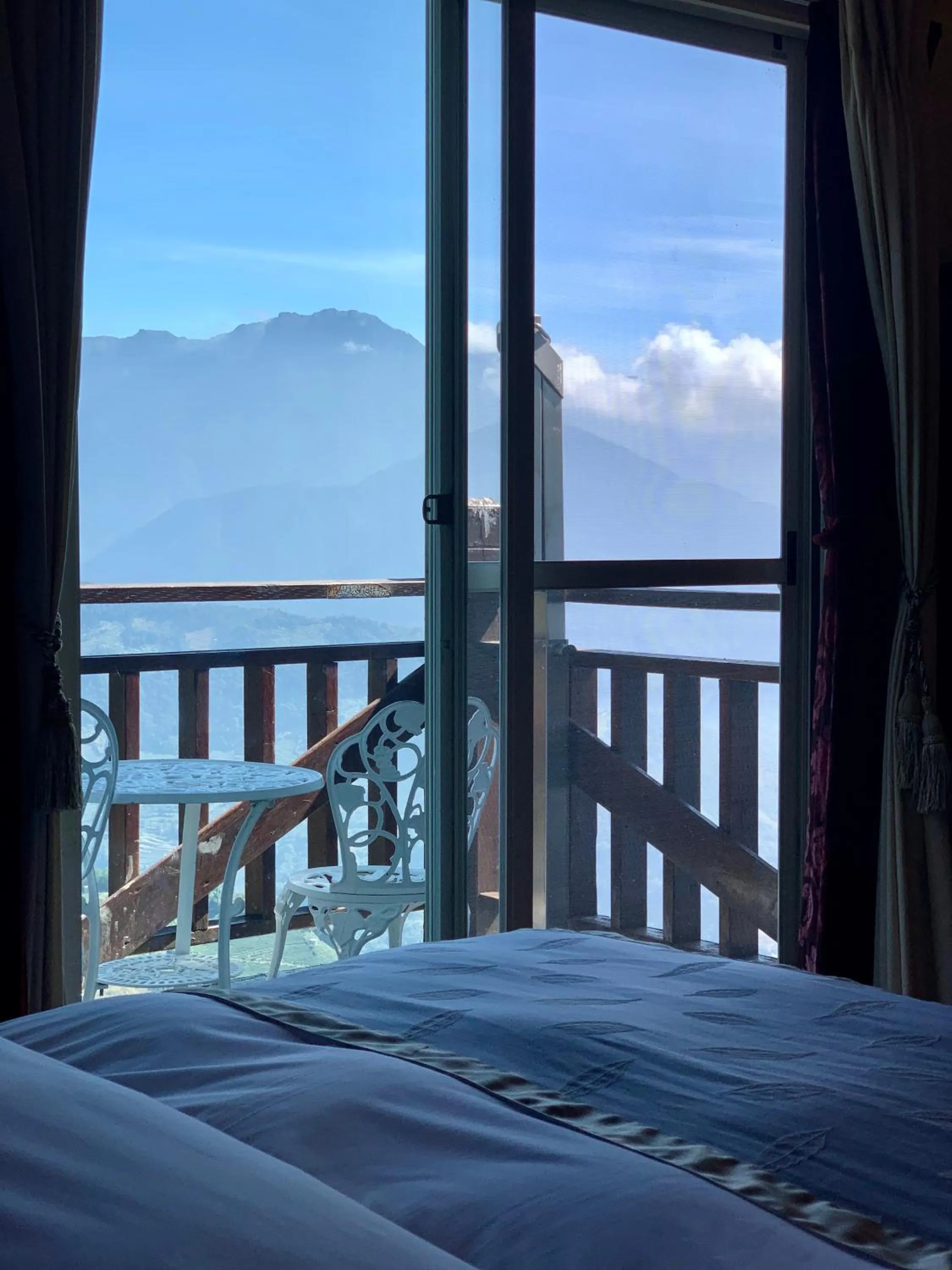 Bed in The Cotswolds Villa