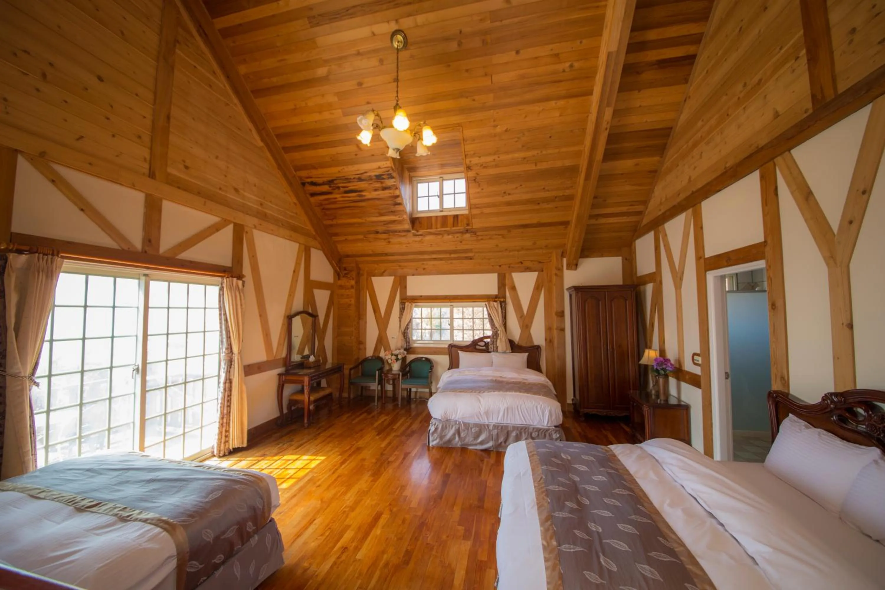 Photo of the whole room, Bed in The Cotswolds Villa