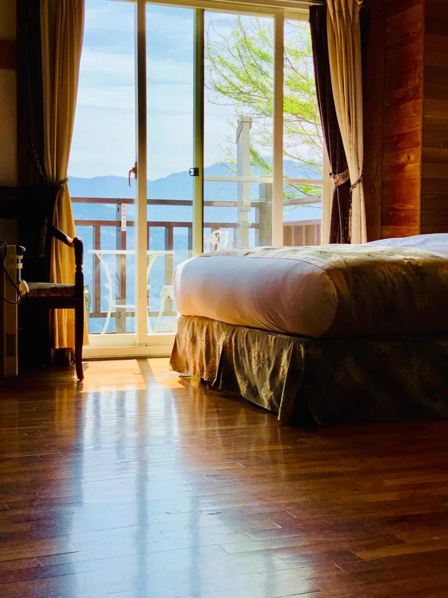 Bed in The Cotswolds Villa