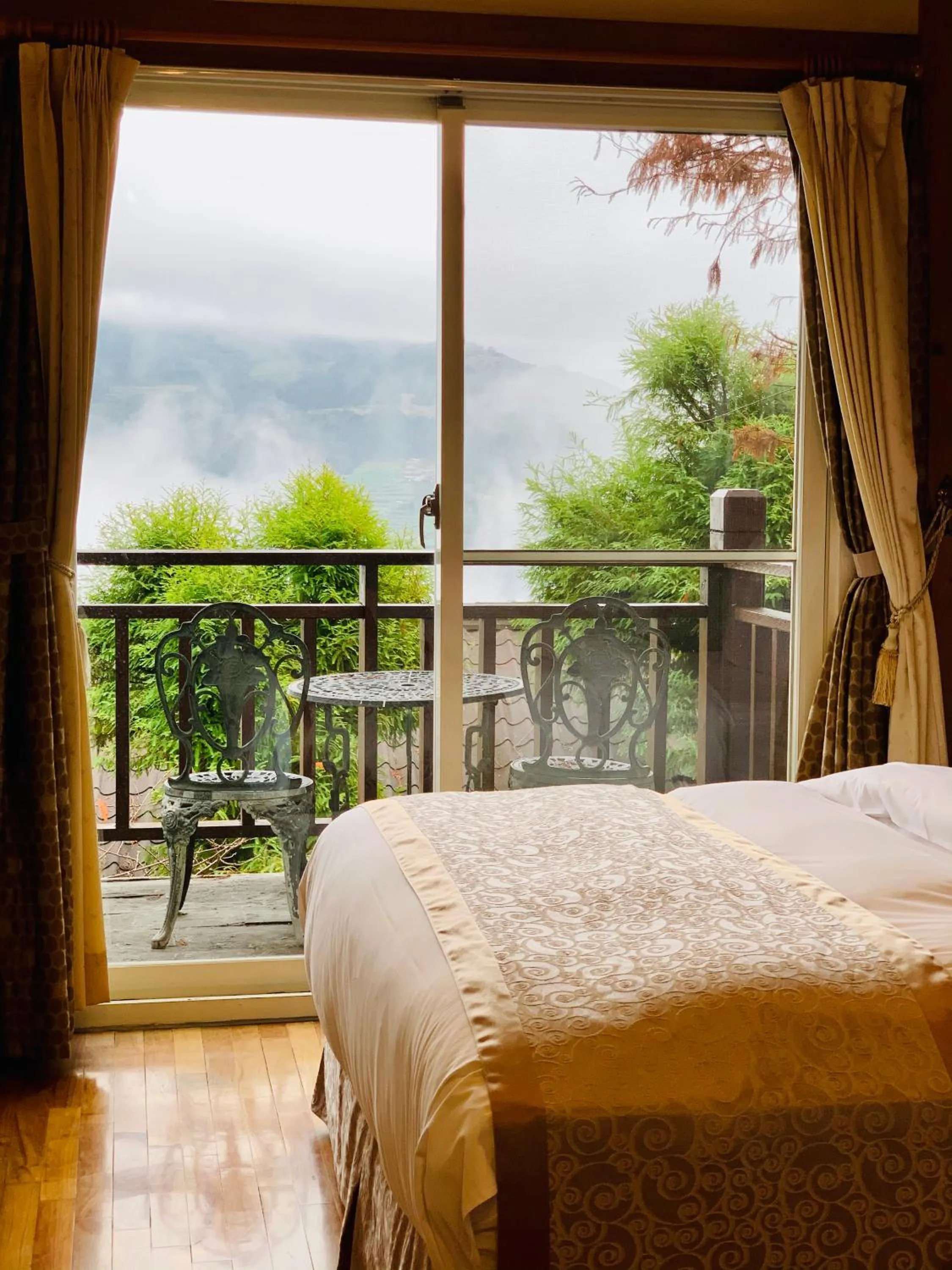 Bed in The Cotswolds Villa