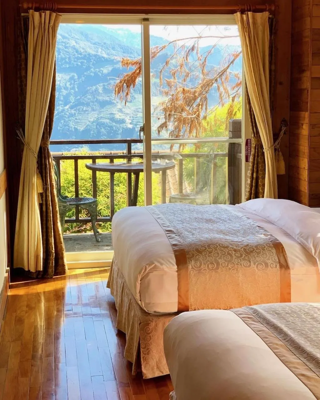 Bed in The Cotswolds Villa