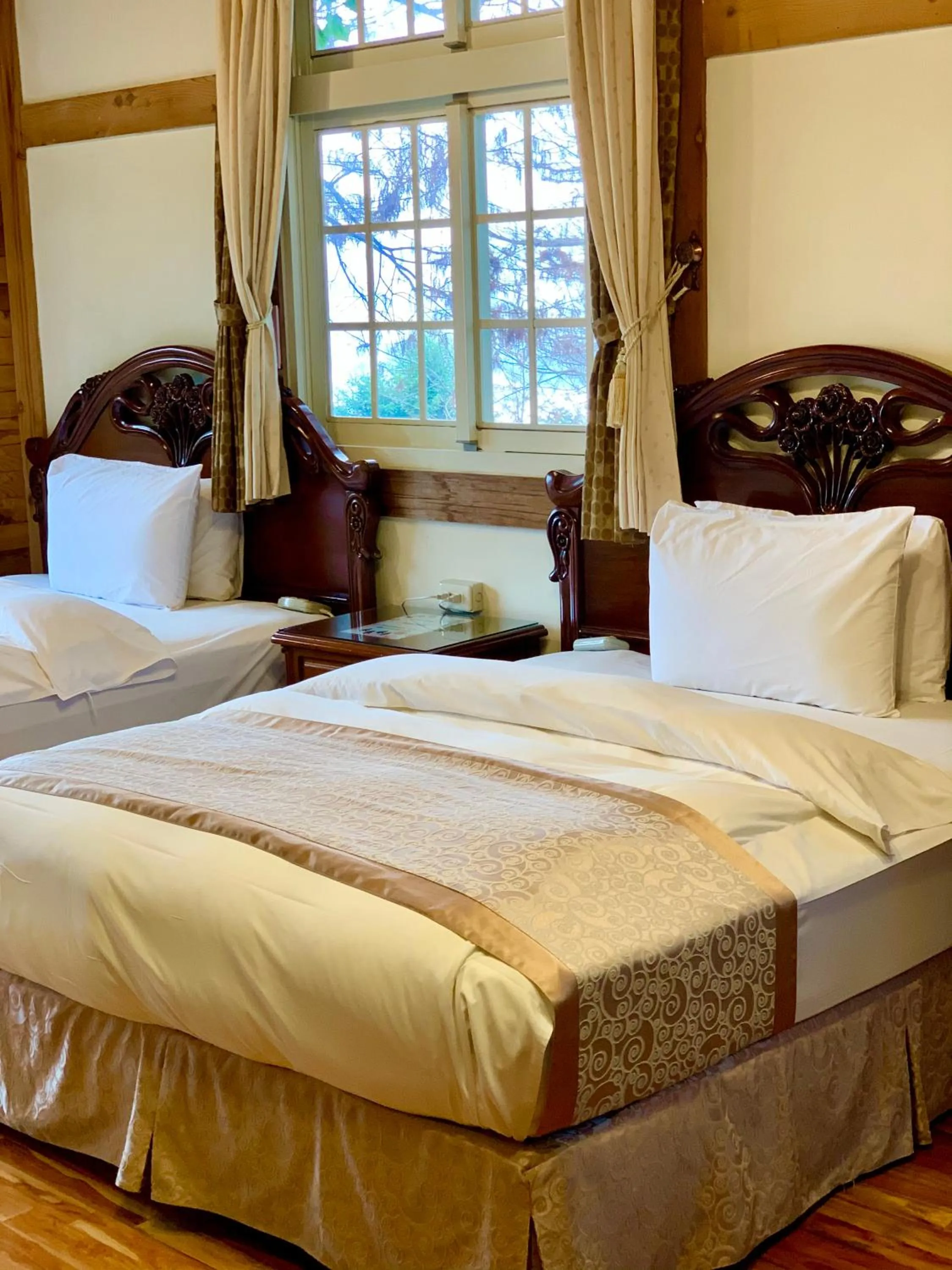 Bed in The Cotswolds Villa