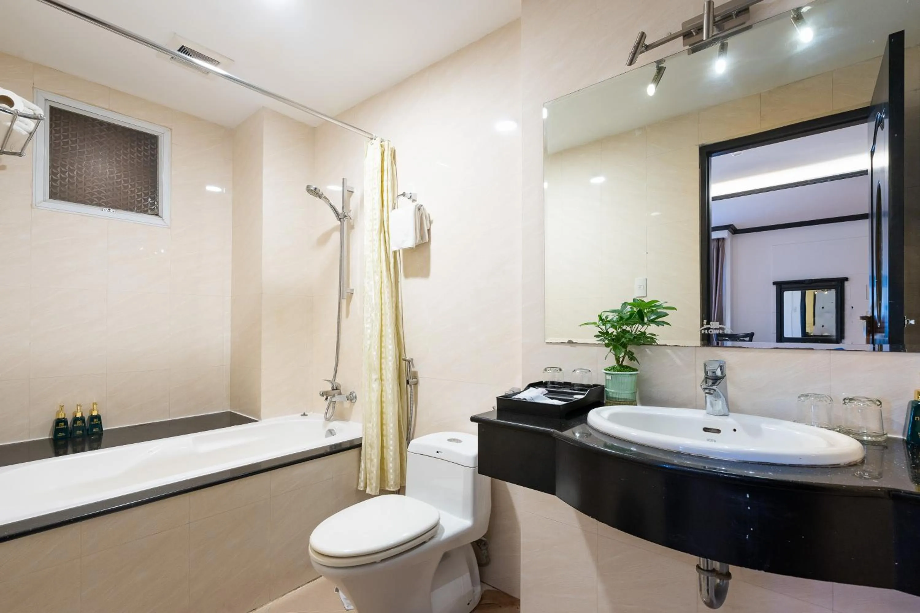 Toilet in Nicecy Hotel - Bui Thi Xuan Street