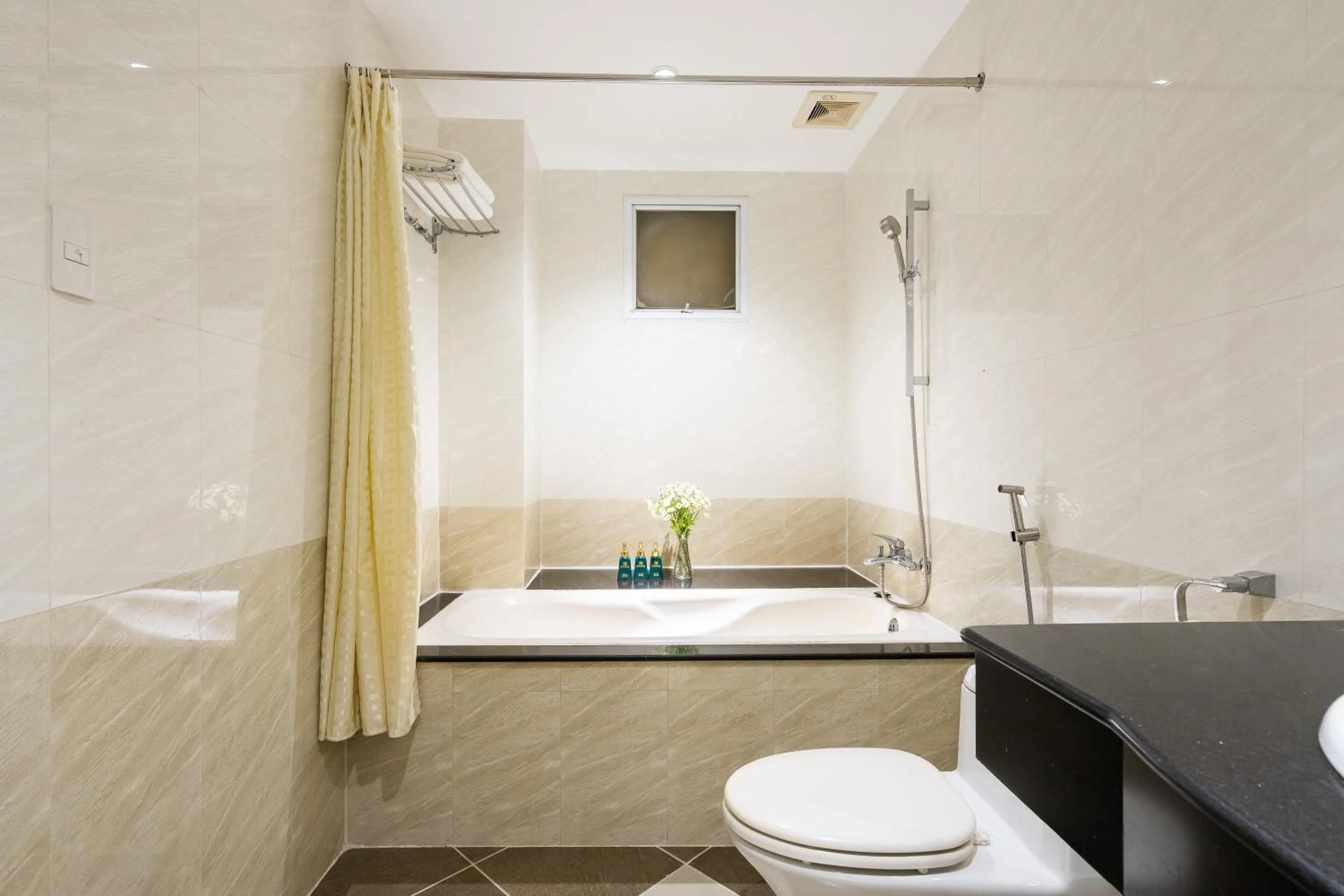 Bath in Nicecy Hotel - Bui Thi Xuan Street