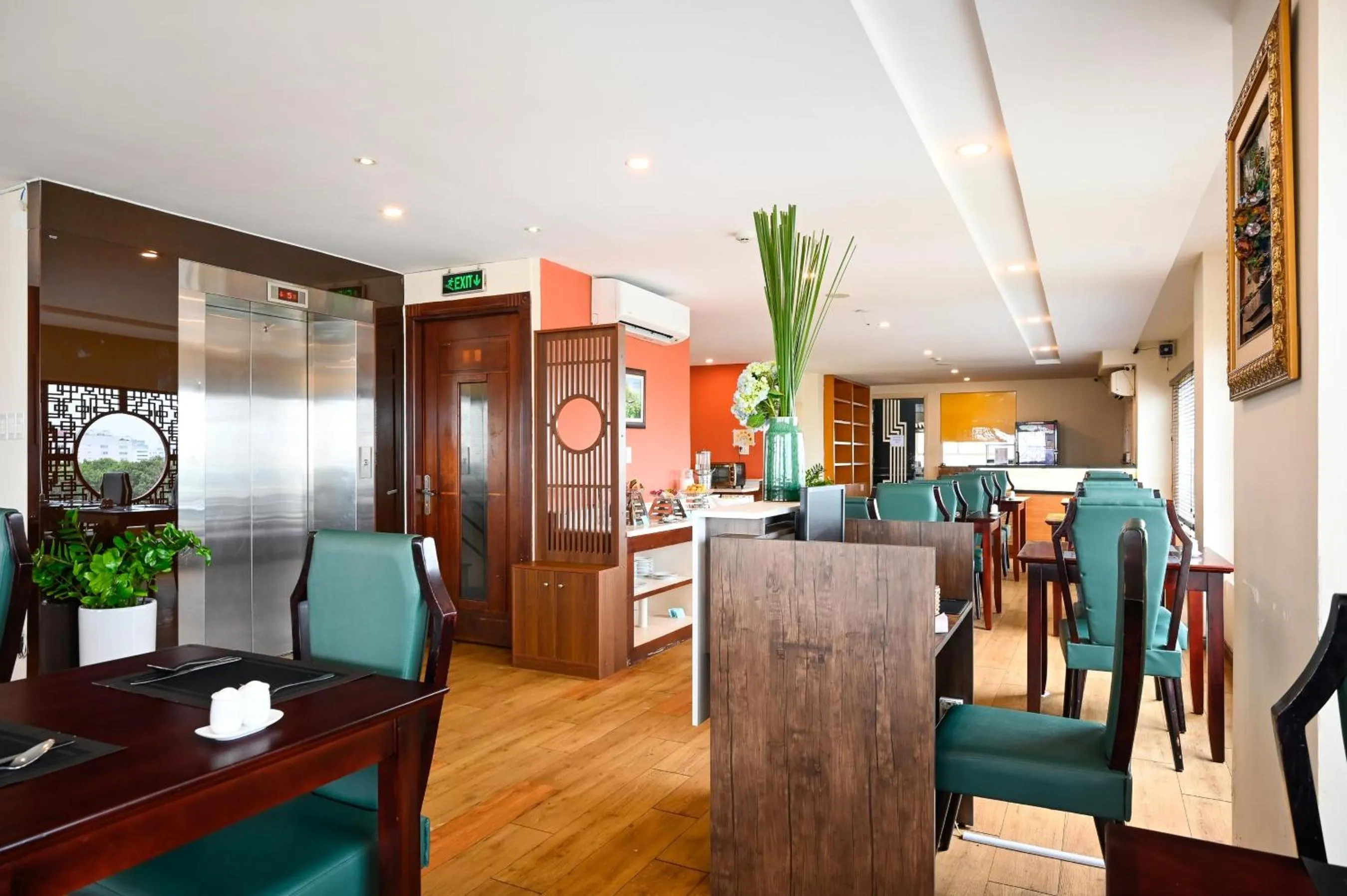 Restaurant/places to eat in Nicecy Hotel - Bui Thi Xuan Street