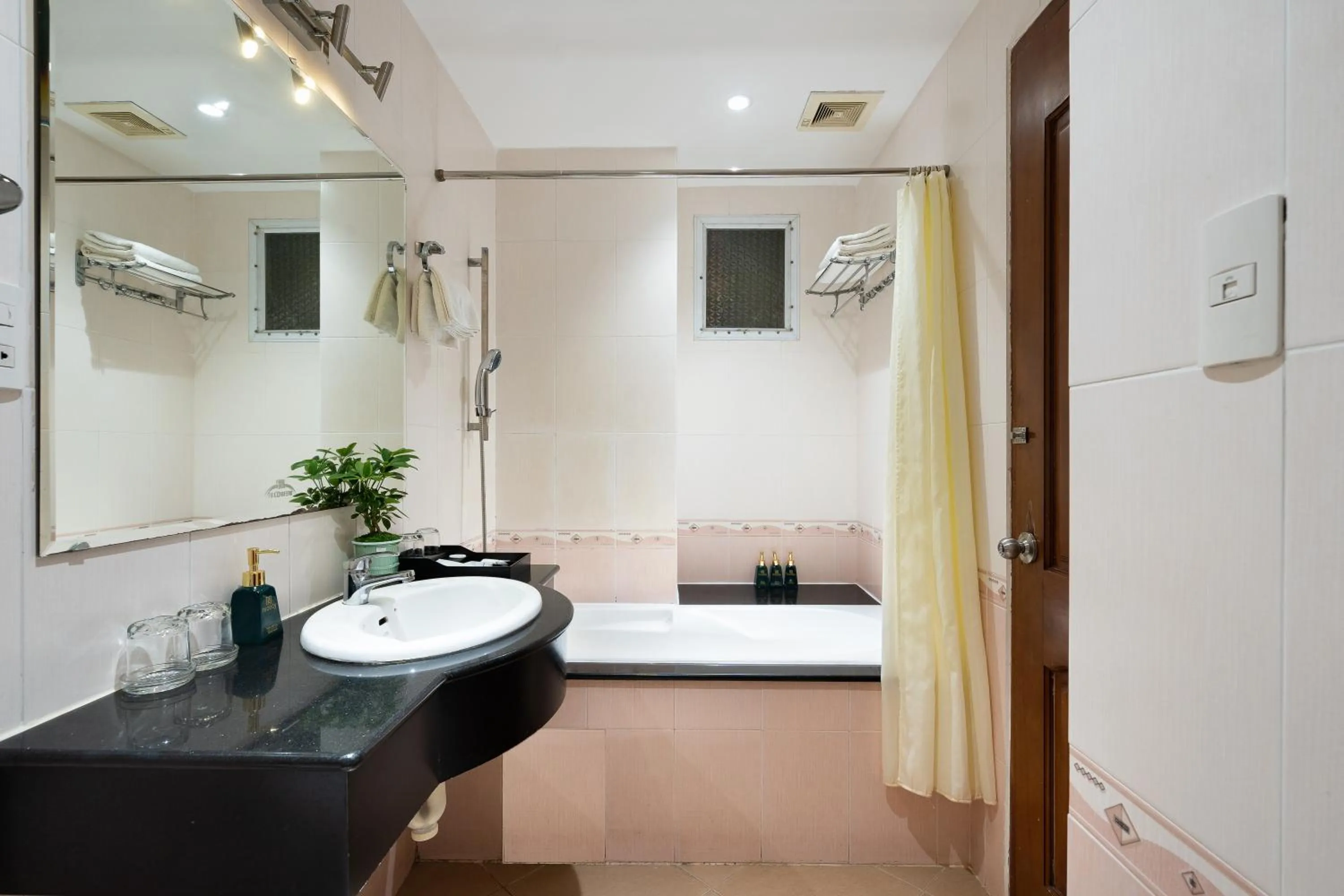 Toilet in Nicecy Hotel - Bui Thi Xuan Street