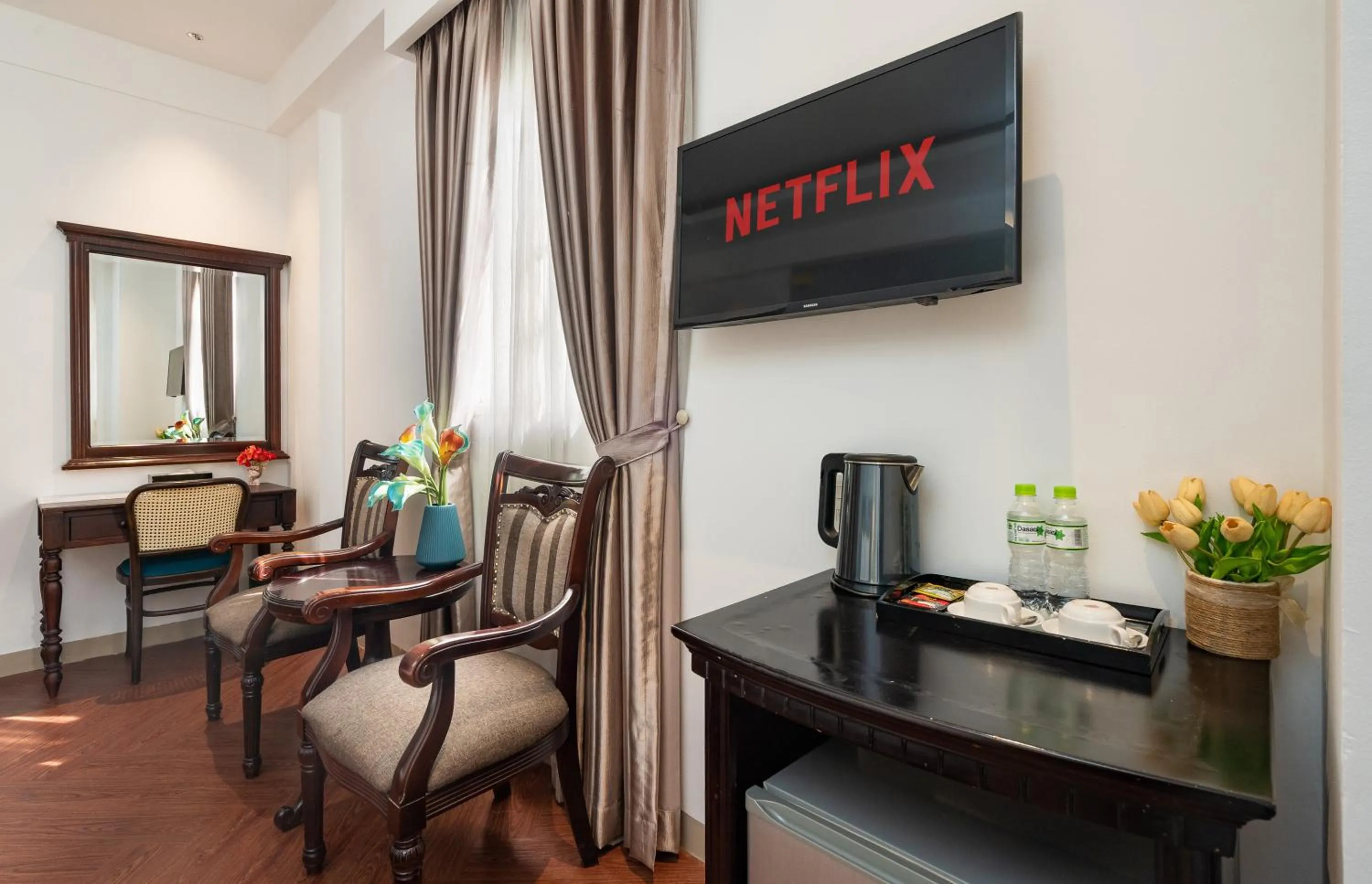 Decorative detail in Nicecy Hotel - Bui Thi Xuan Street