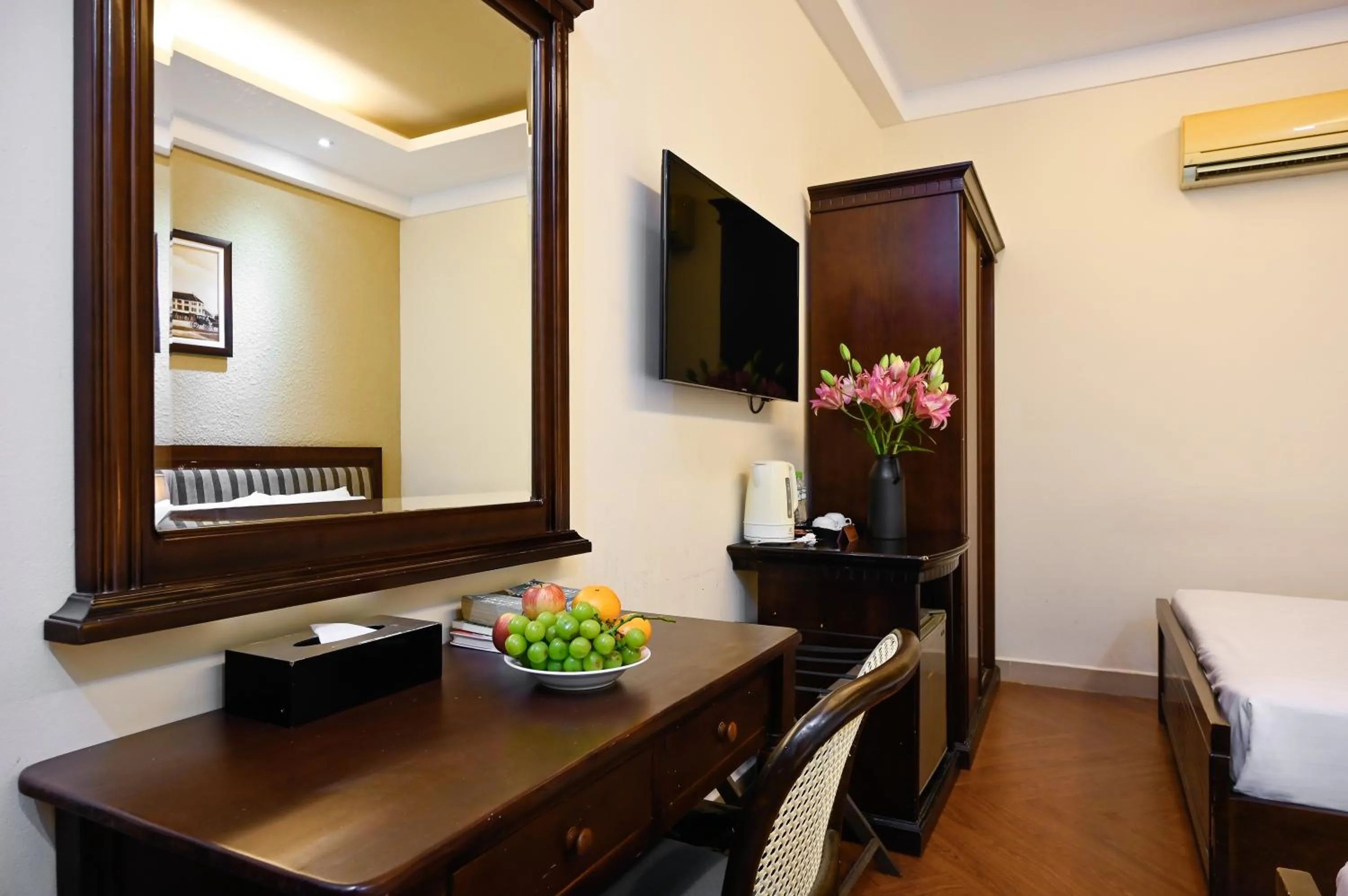 TV and multimedia in Nicecy Hotel - Bui Thi Xuan Street
