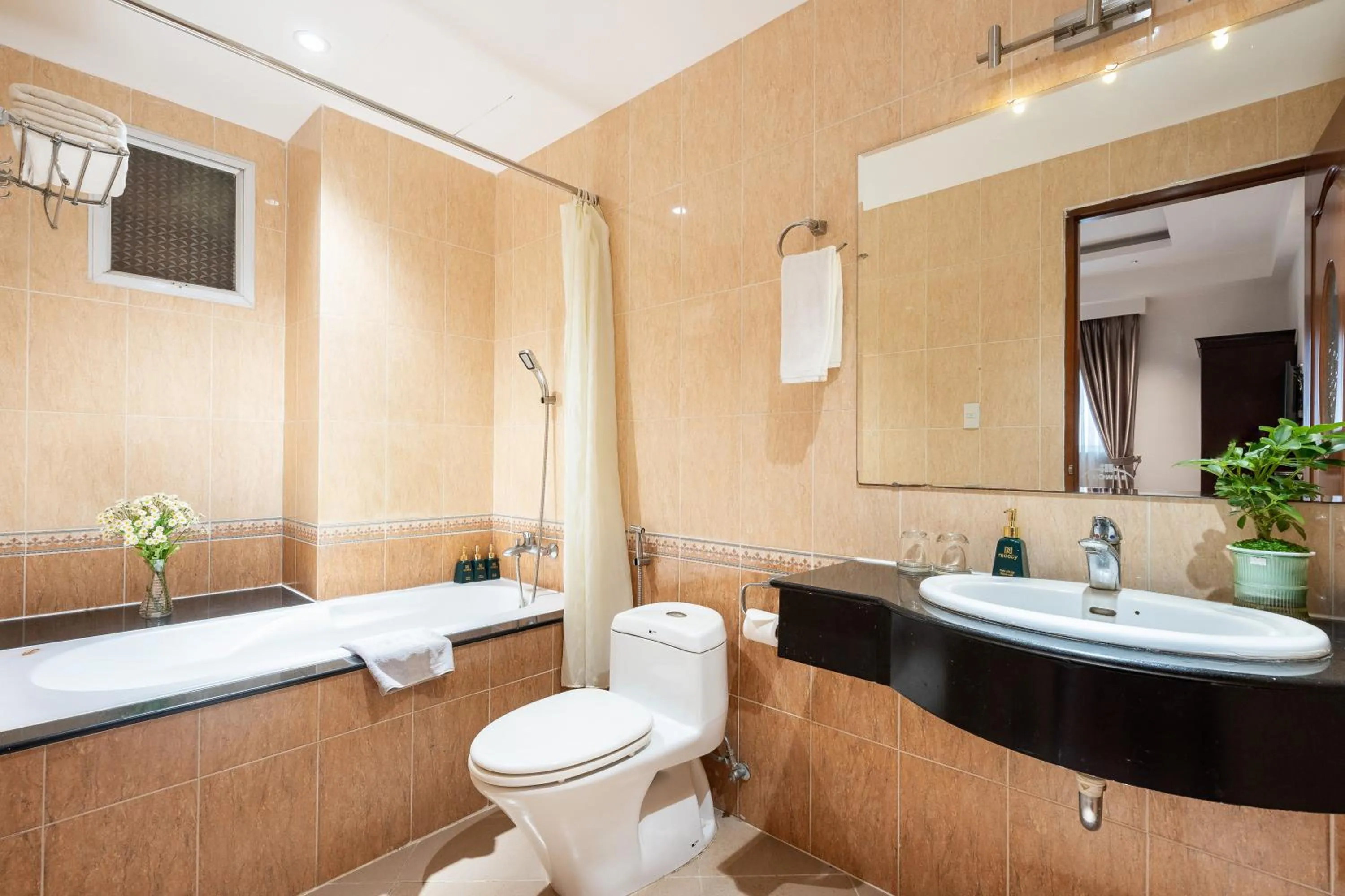 Toilet in Nicecy Hotel - Bui Thi Xuan Street