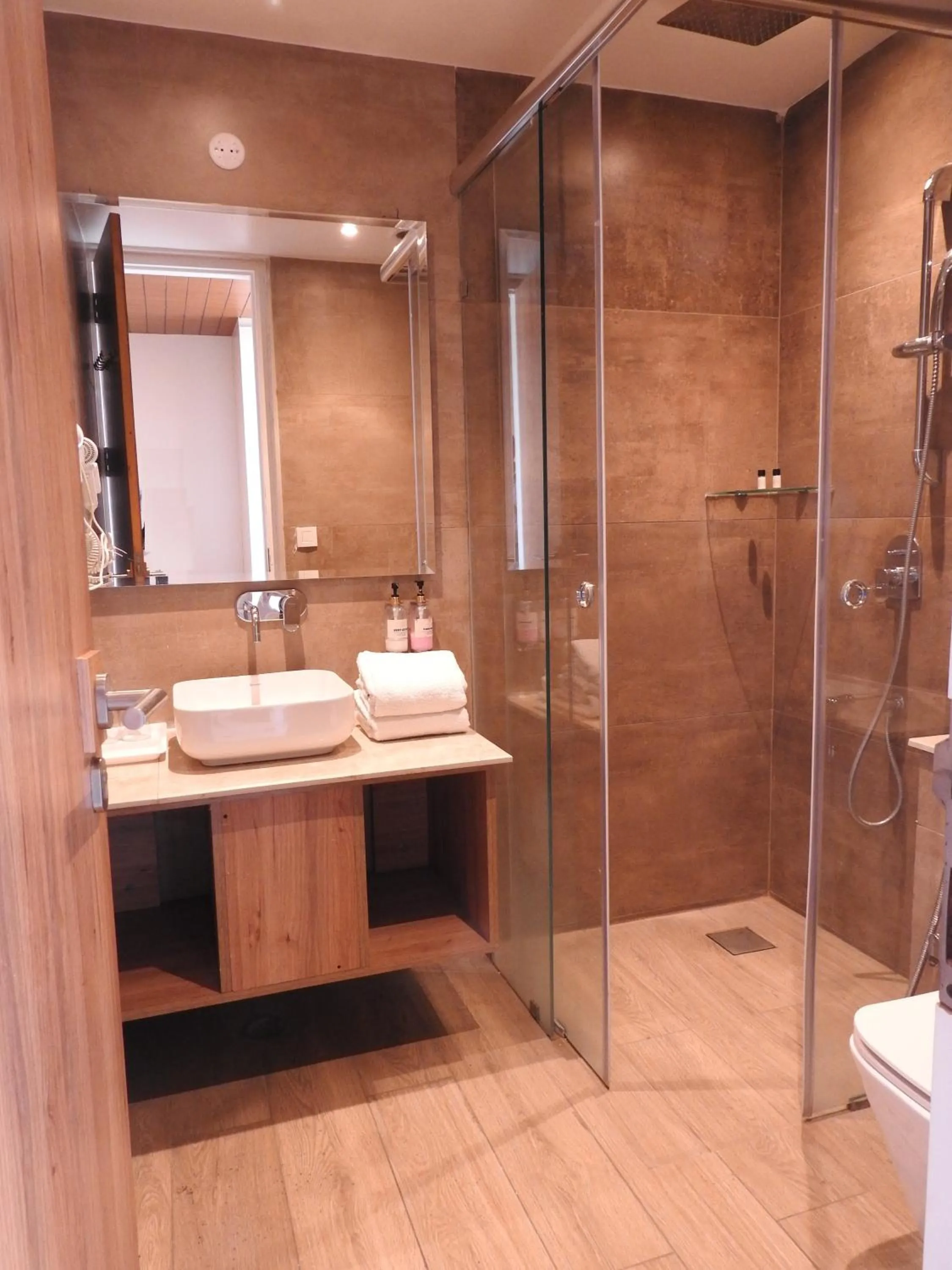 Shower in Sapphire Sky Hotel
