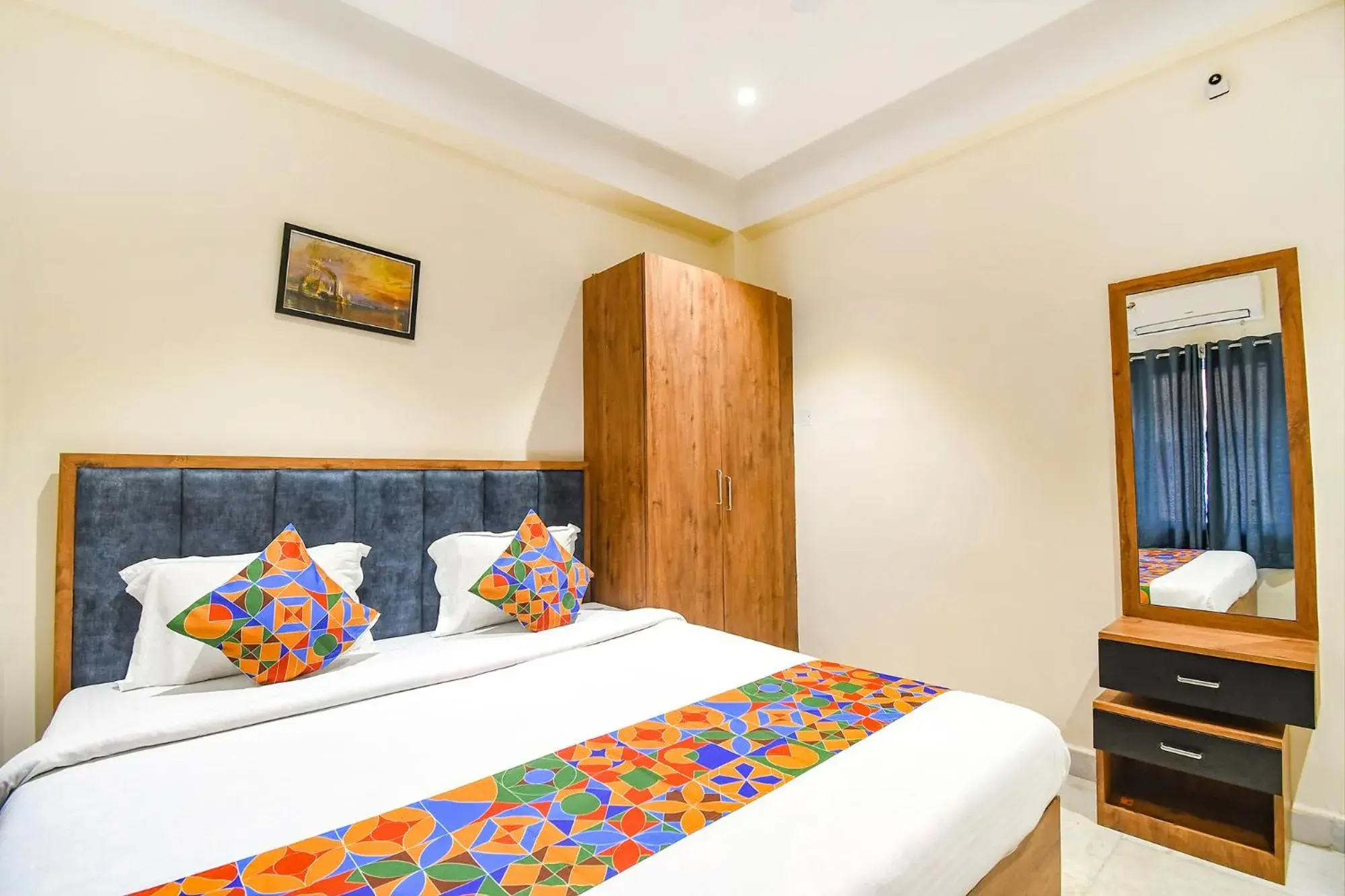 Bed in FabHotel Prime The Golden Plaza - Nr Tarapith Temple Bed in FabHotel Prime The Golden Plaza - Nr Tarapith Temple