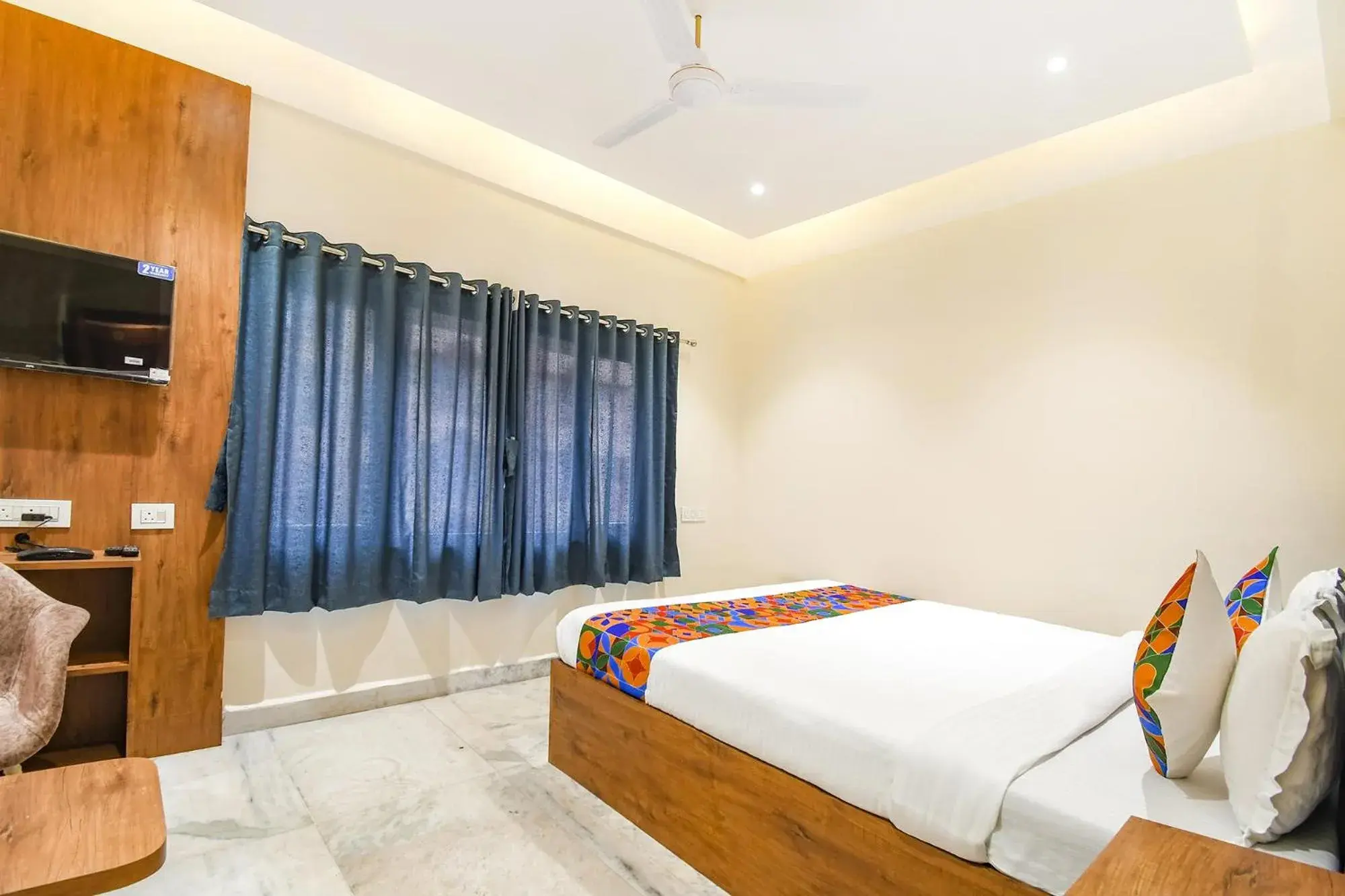 Bed in FabHotel Prime The Golden Plaza - Nr Tarapith Temple Bed in FabHotel Prime The Golden Plaza - Nr Tarapith Temple