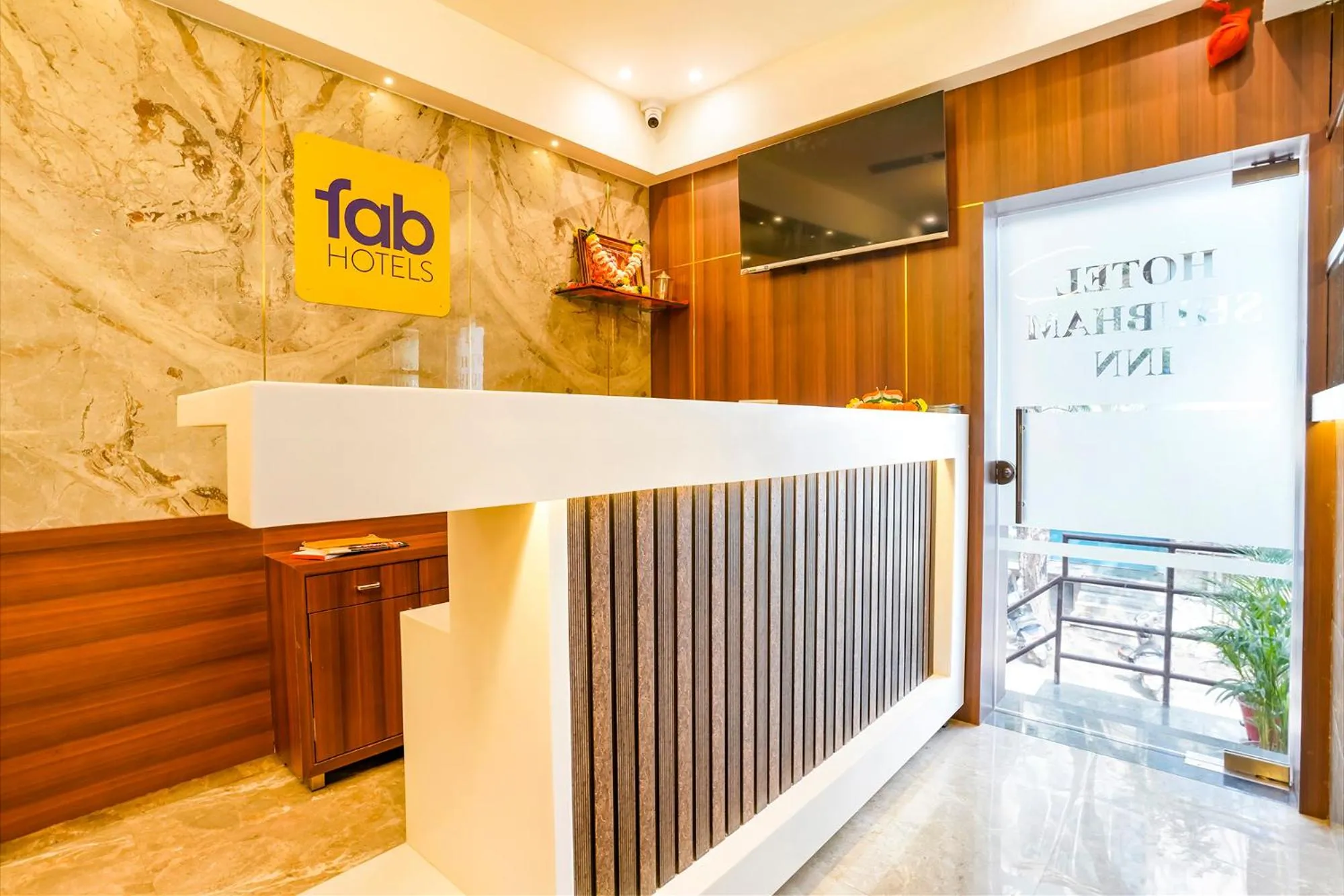 Lobby or reception in FabHotel Shubham Inn - Nr Jain Mandir, Bhandup West
