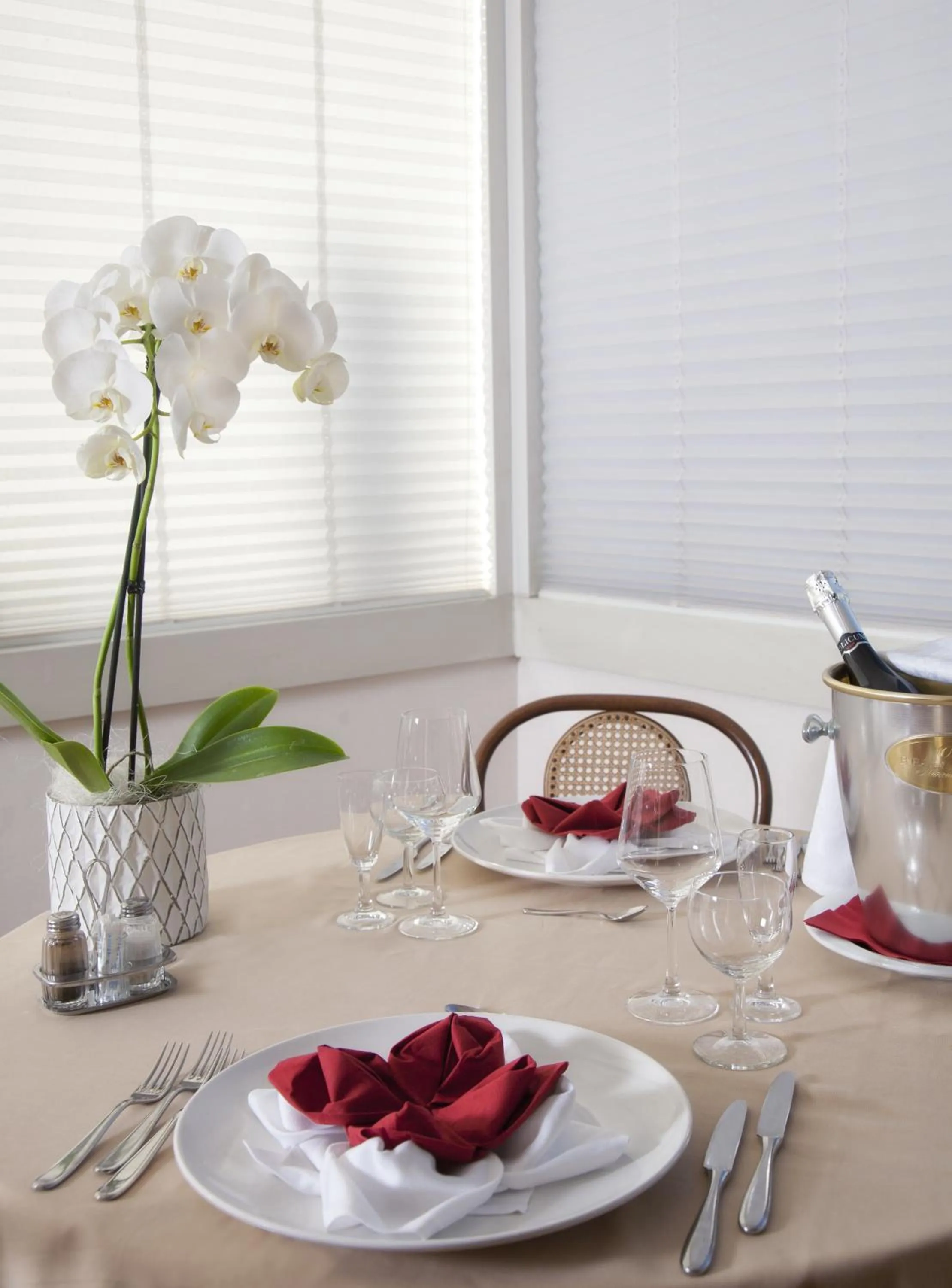 Restaurant/places to eat in Hotel Bel Air